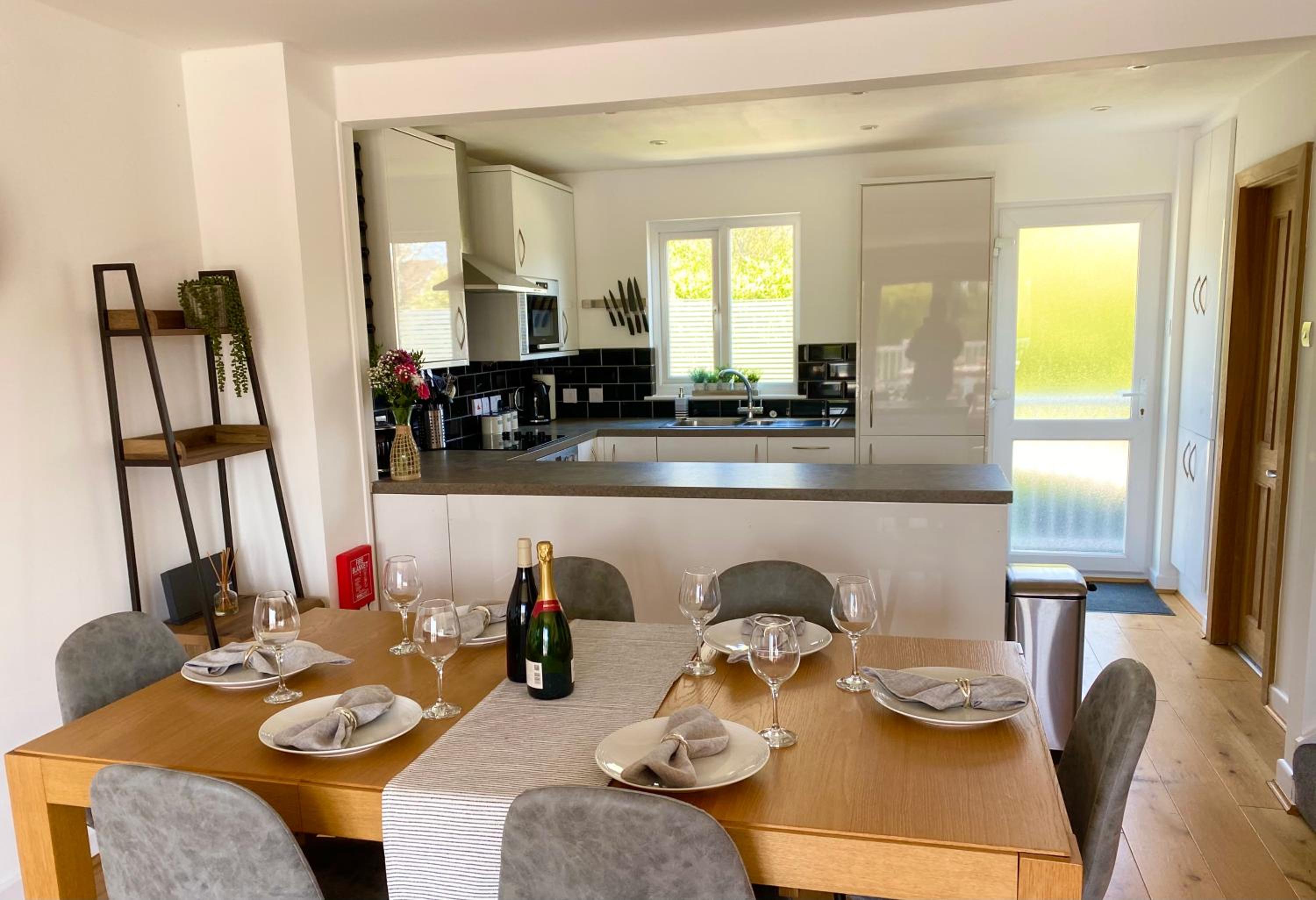 Cotswolds Lakeside Lodge - Nesbitt's Nest view 4