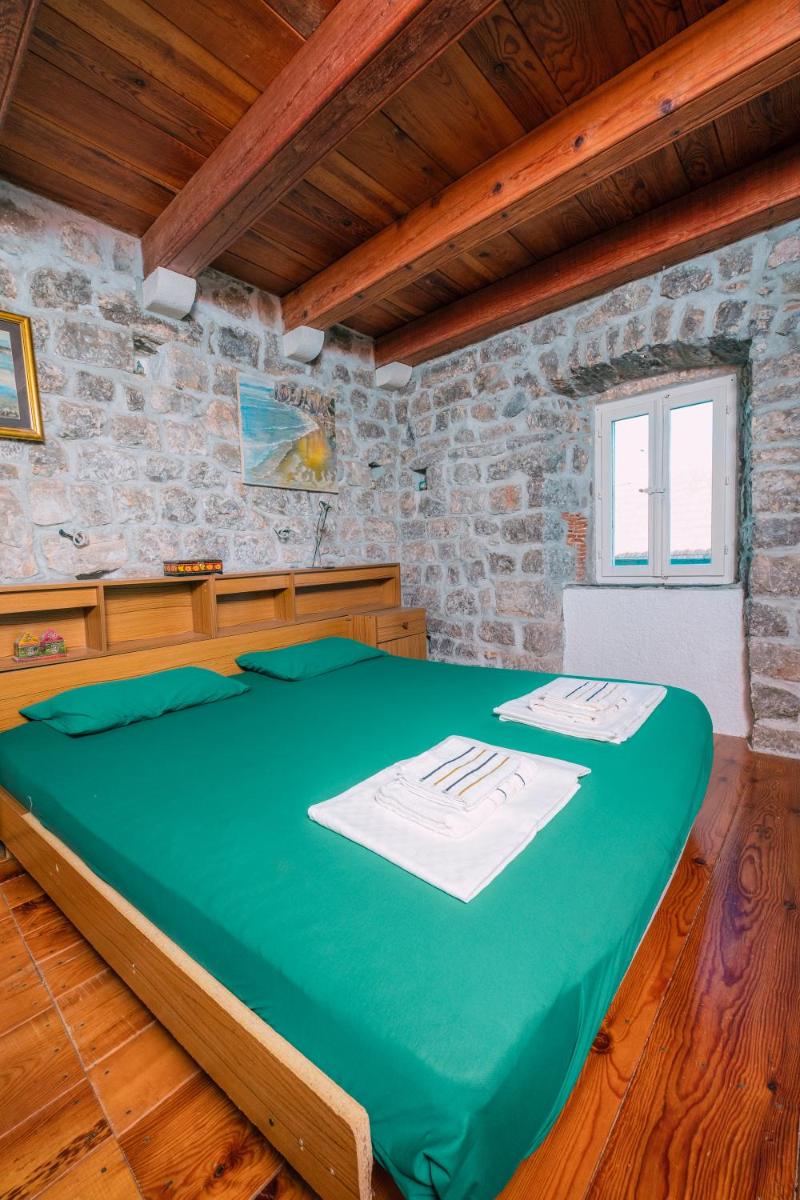 Authentic Boka house with artistic soul photo 2