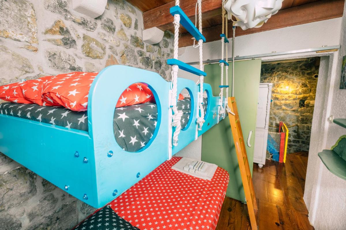 Authentic Boka house with artistic soul photo 5