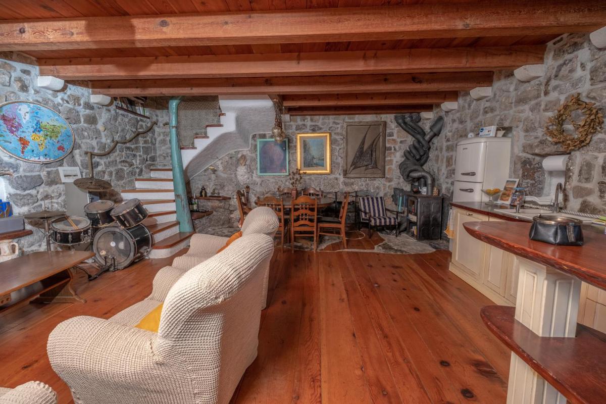Authentic Boka house with artistic soul photo 4