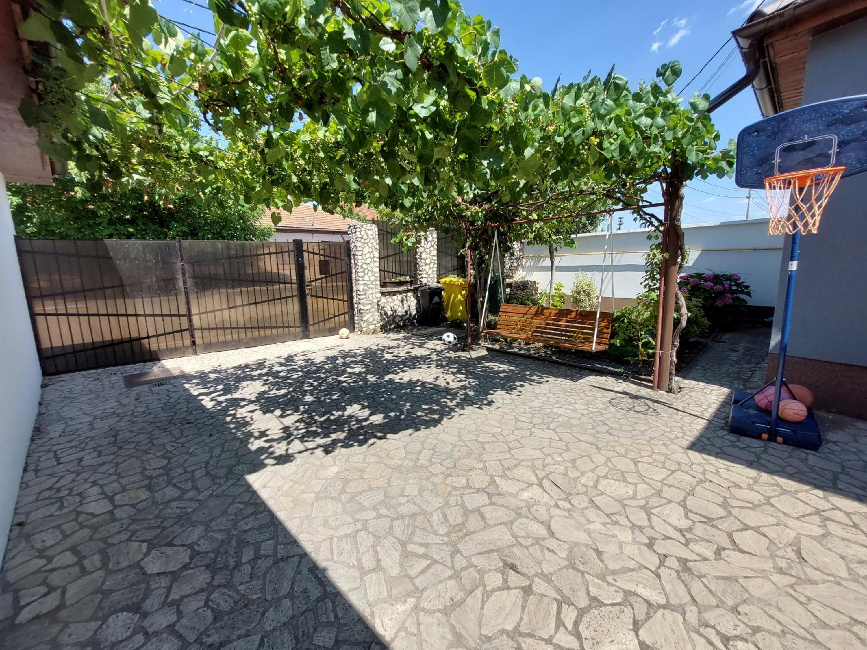 Cozy, quiet & family friendly in Arad view 3