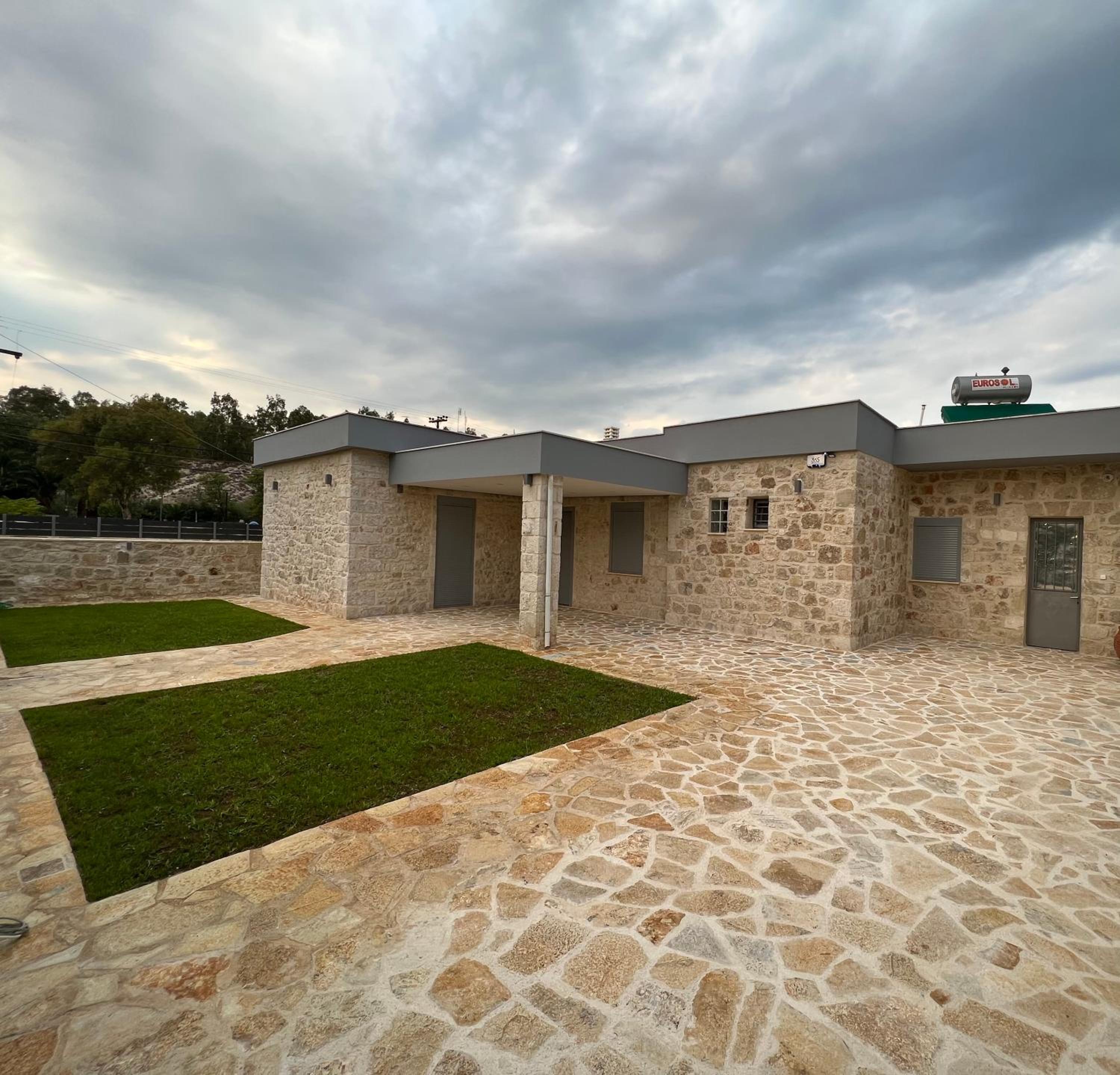 AG Stone Home - Idyllic Beachside Villa in Isthmia