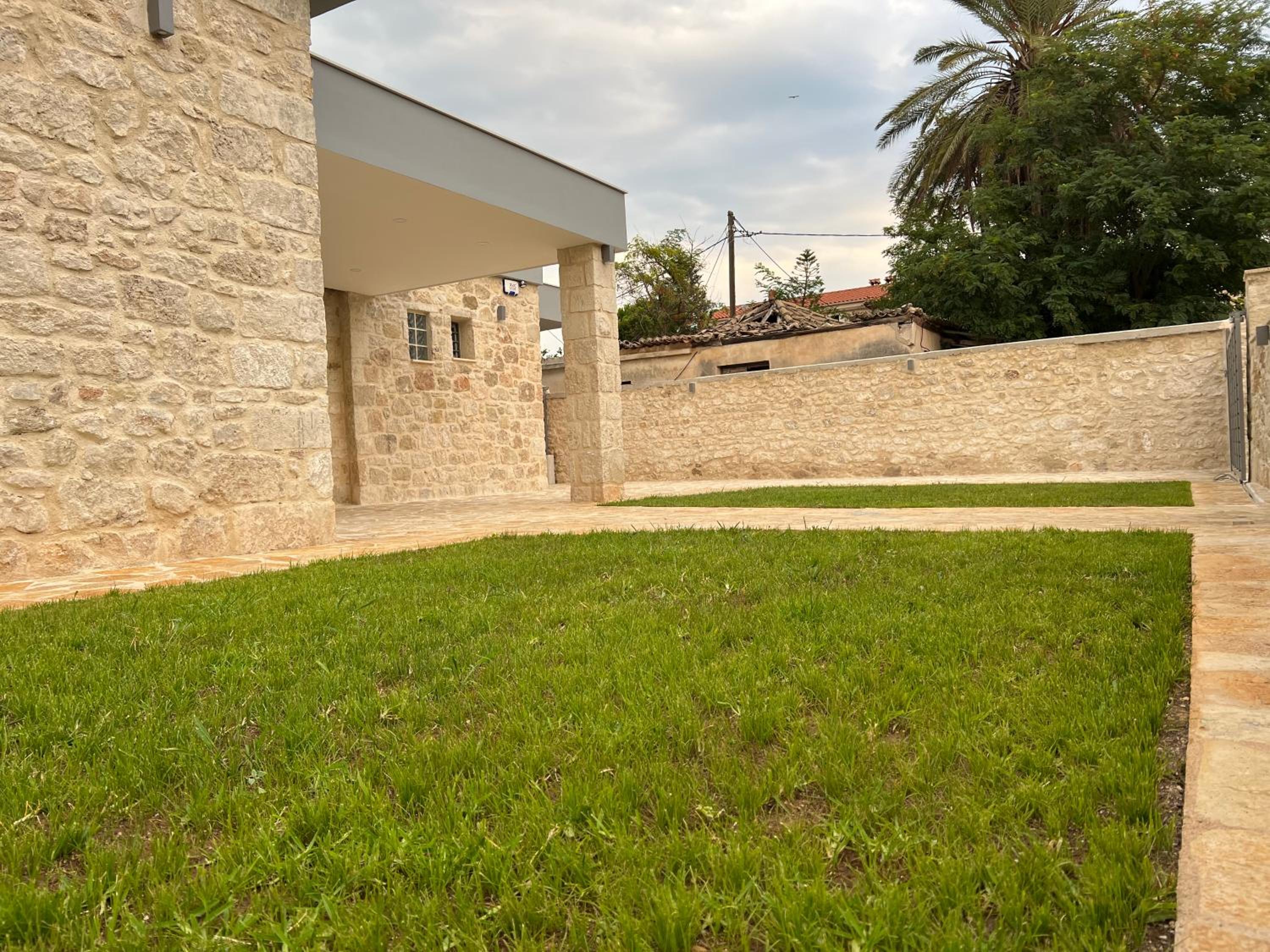 AG Stone Home - Idyllic Beachside Villa in Isthmia