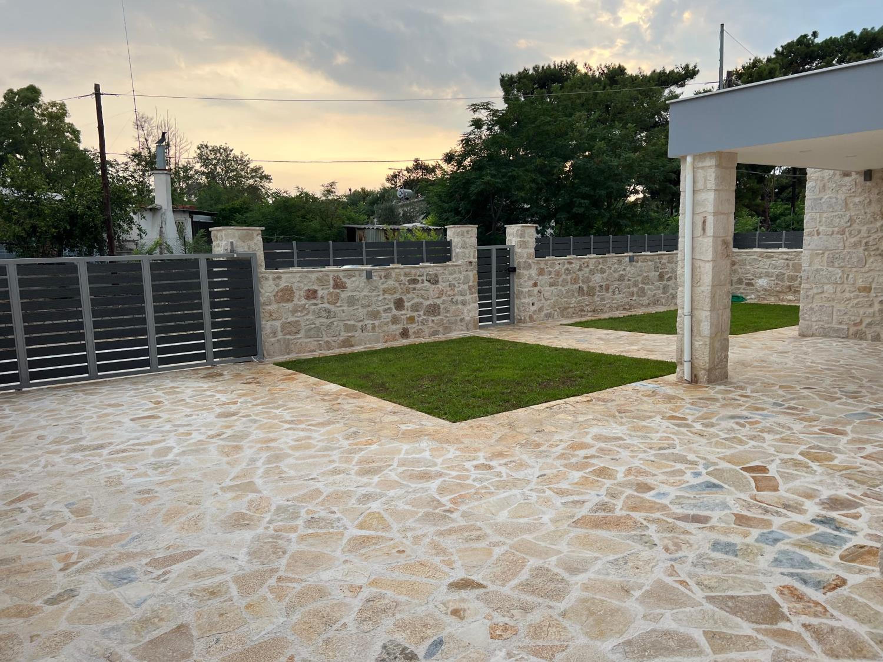 AG Stone Home - Idyllic Beachside Villa in Isthmia