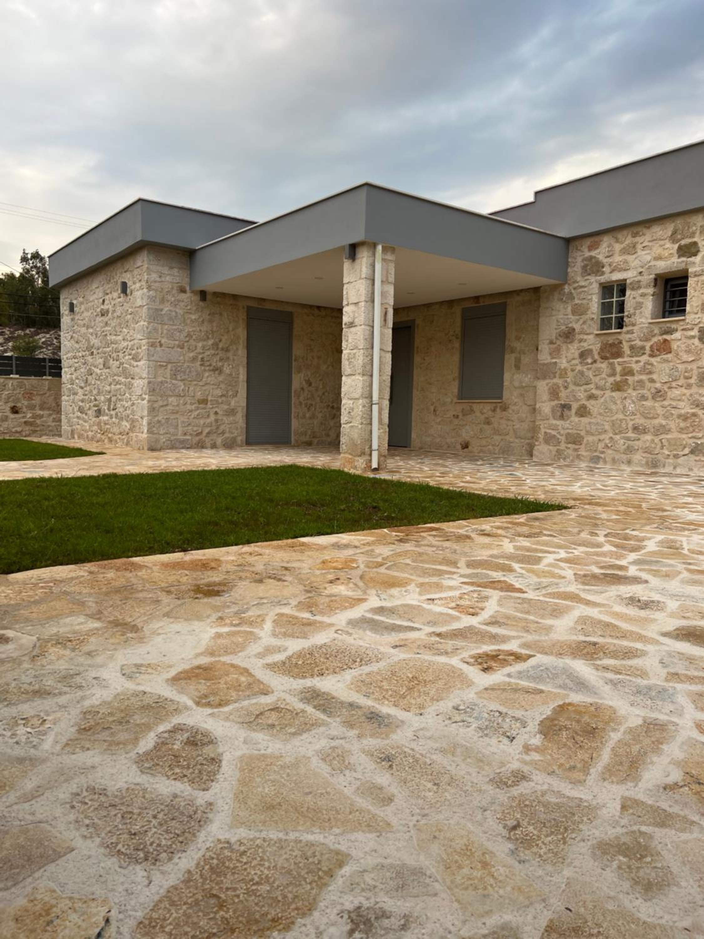 AG Stone Home - Idyllic Beachside Villa in Isthmia
