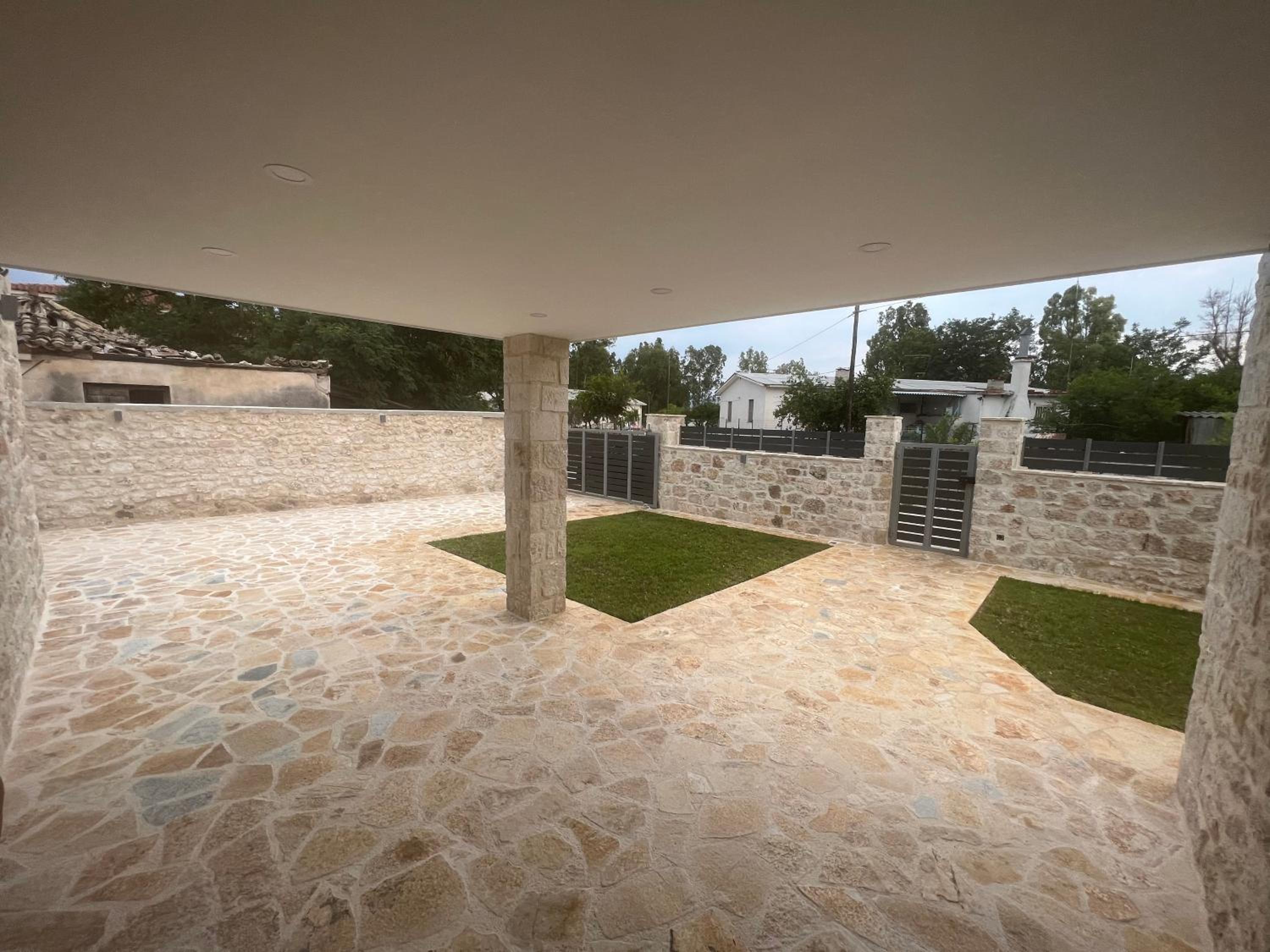 AG Stone Home - Idyllic Beachside Villa in Isthmia