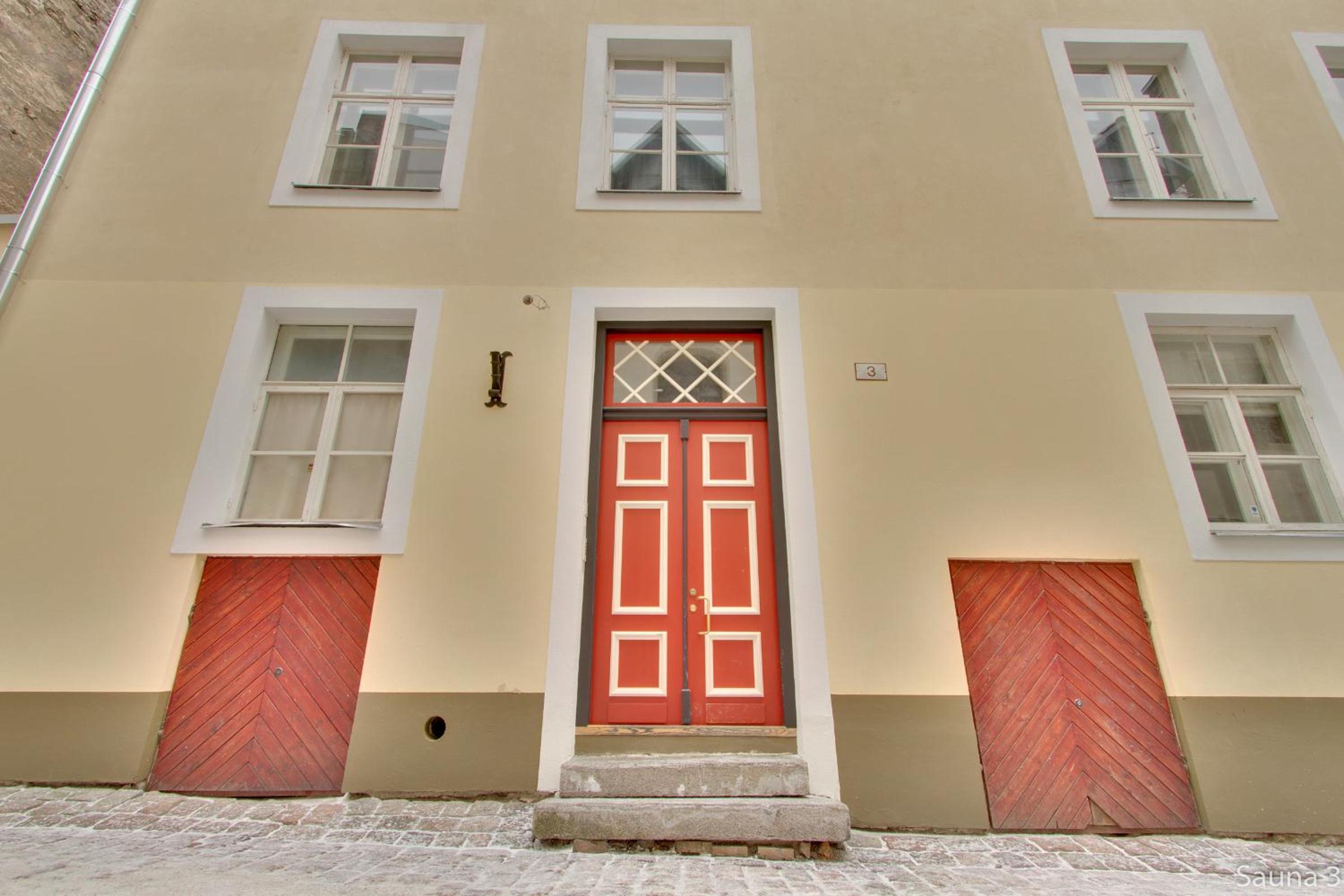 Luxury Suites - Old Town Sauna Str view 2
