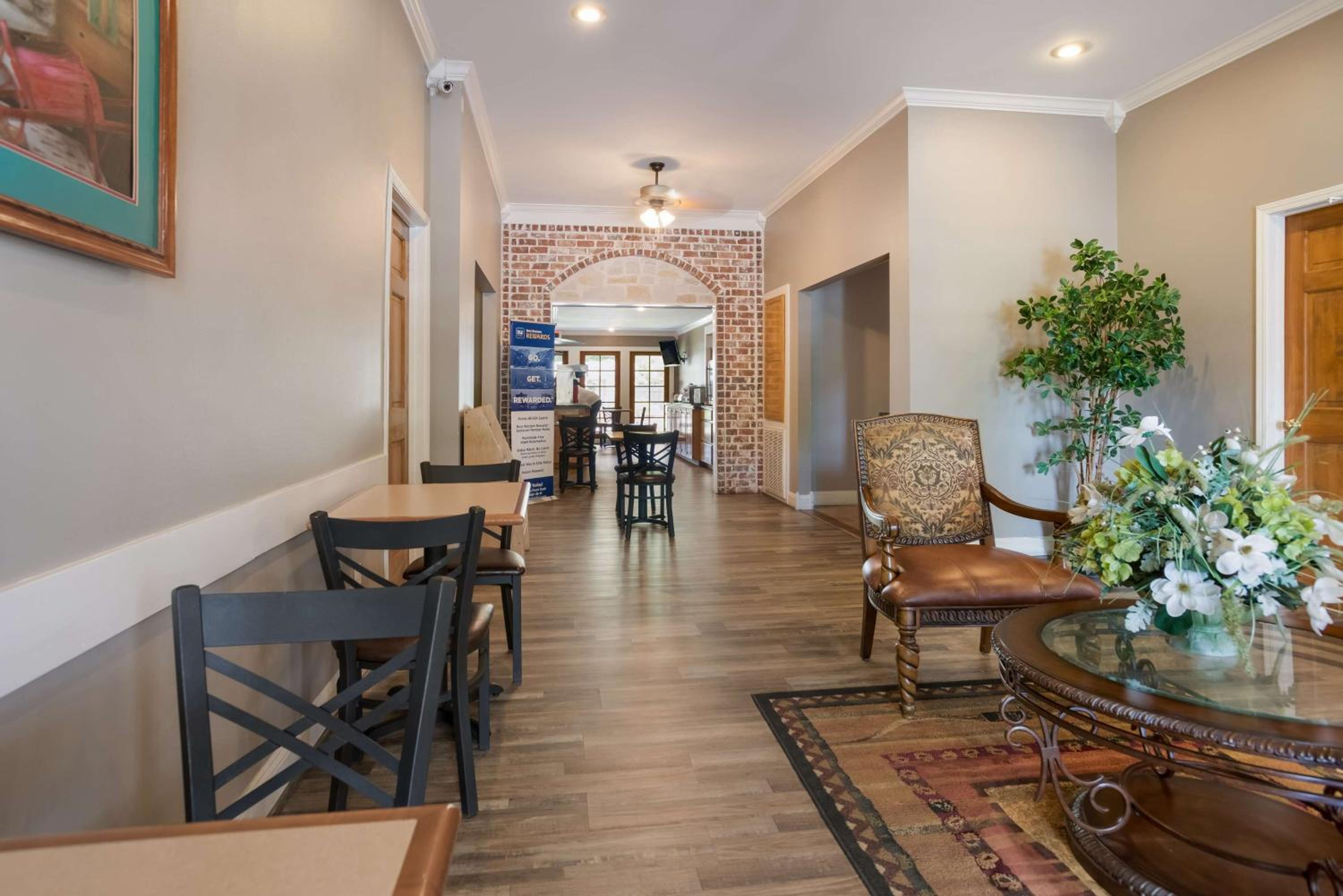 Leesville Vacations - SureStay Hotel by Best Western Leesville - Property Image 7