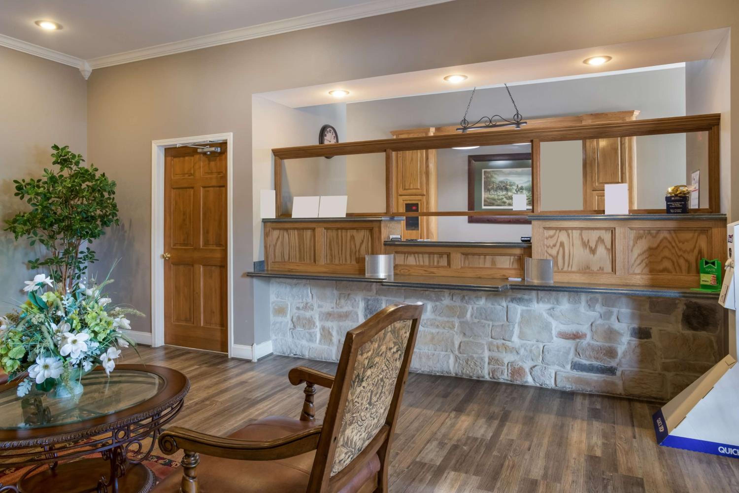 Leesville Vacations - SureStay Hotel by Best Western Leesville - Property Image 4