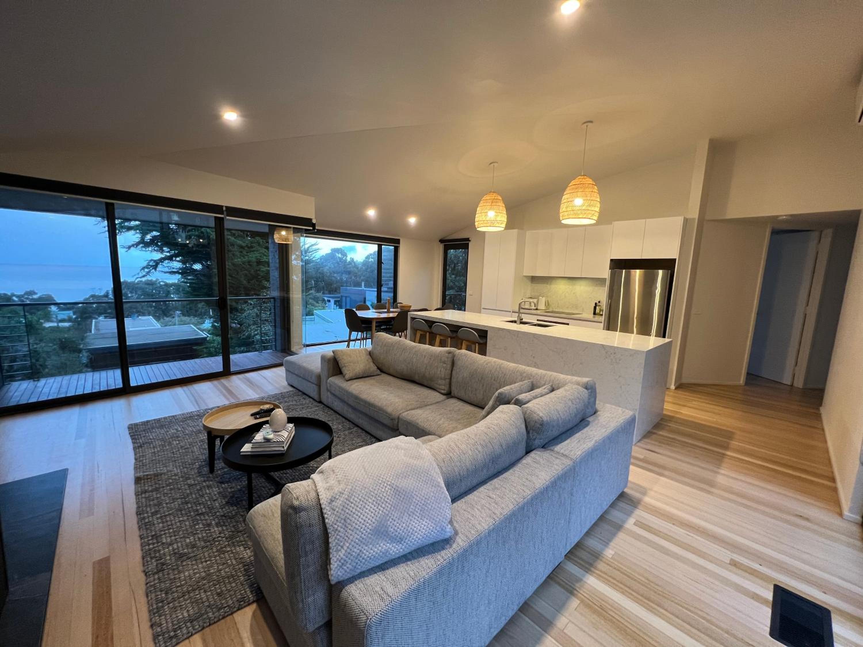 Architect designed 4 bedroom with ocean views from every room