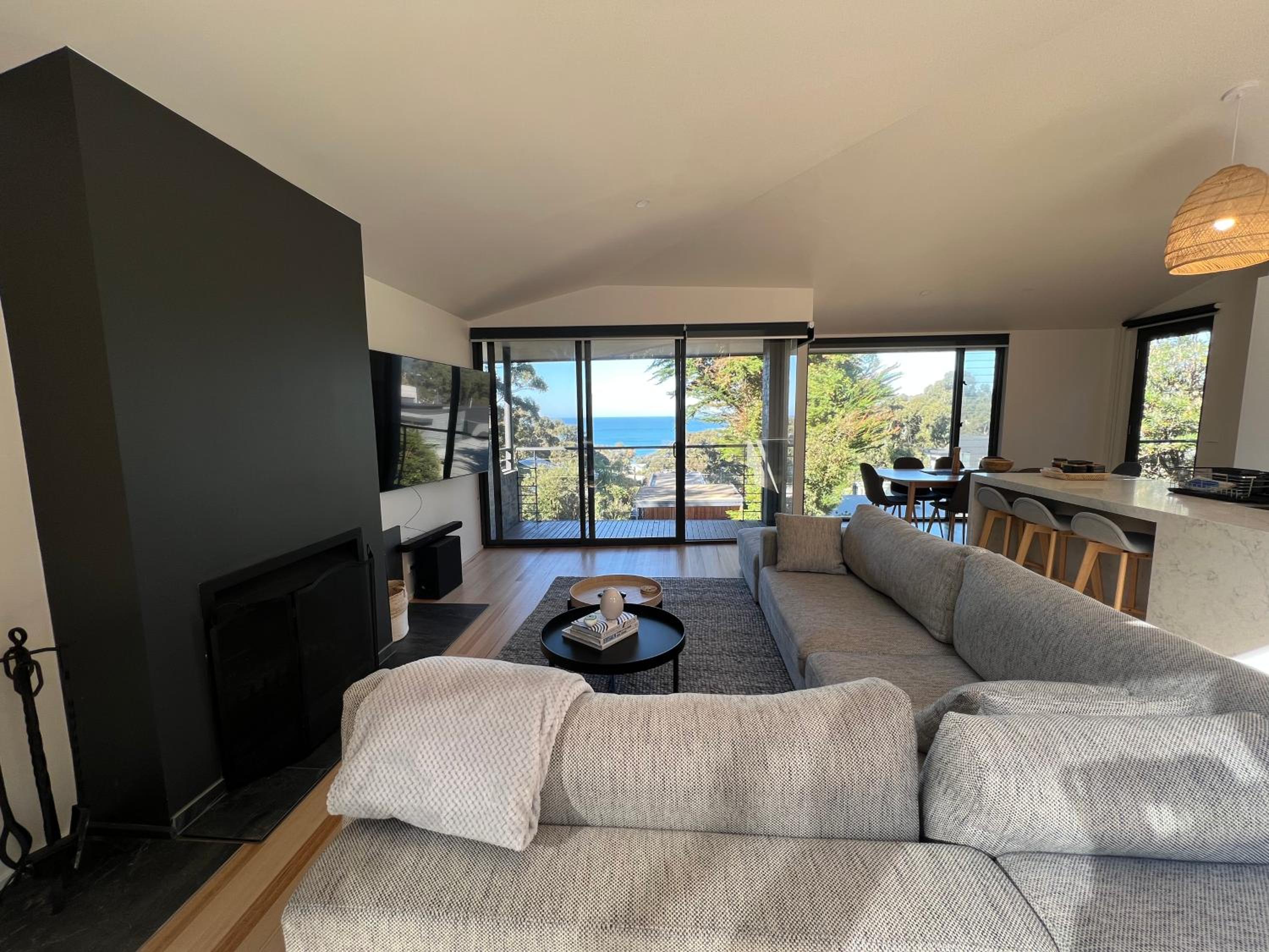 Architect designed 4 bedroom with ocean views from every room