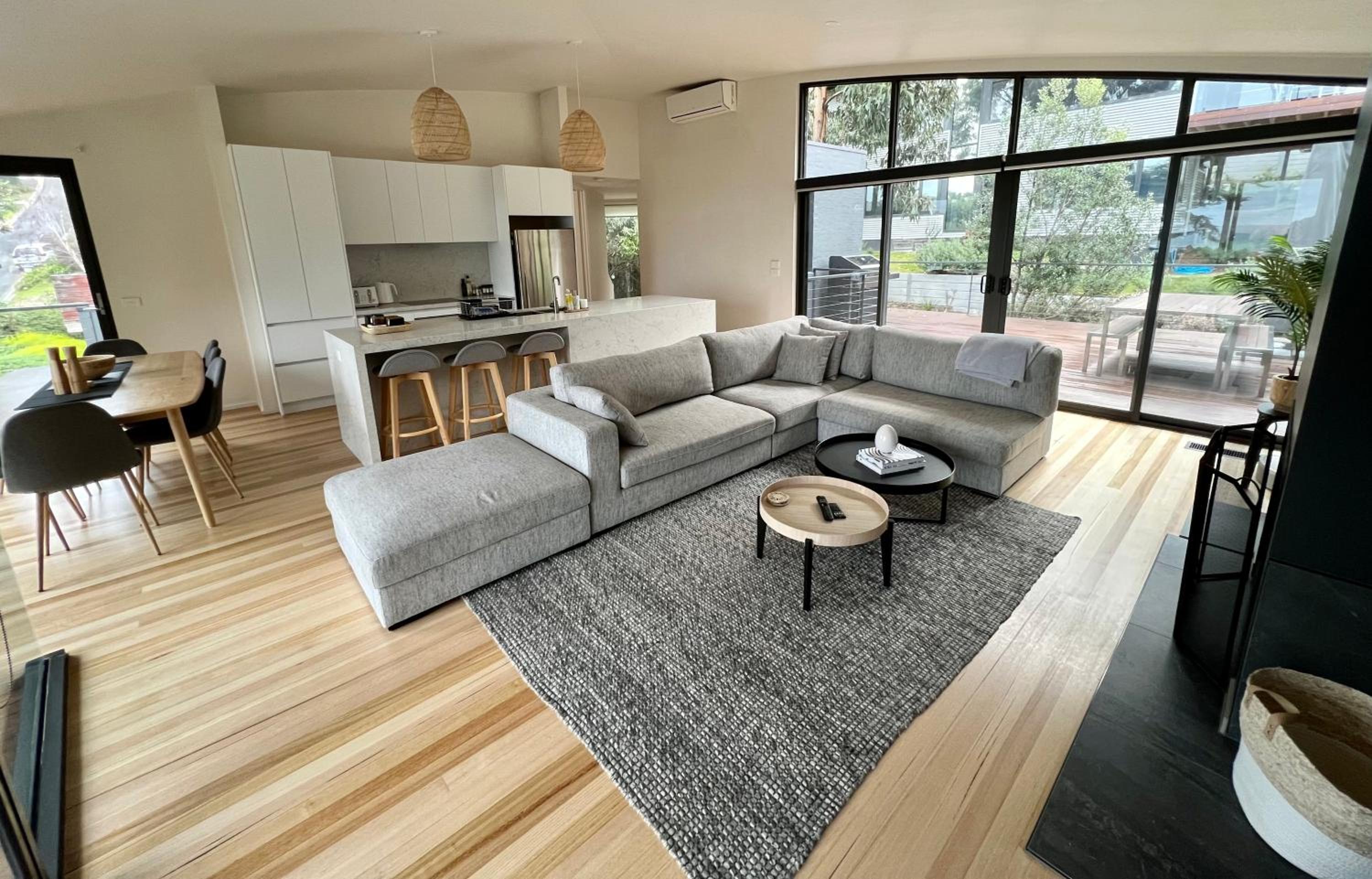 Architect designed 4 bedroom with ocean views from every room