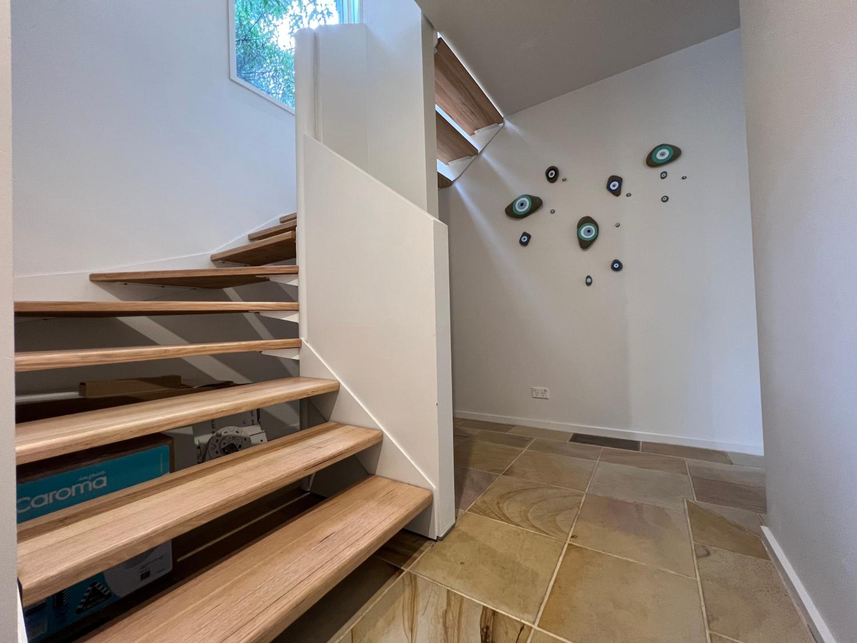 Architect designed 4 bedroom with ocean views from every room