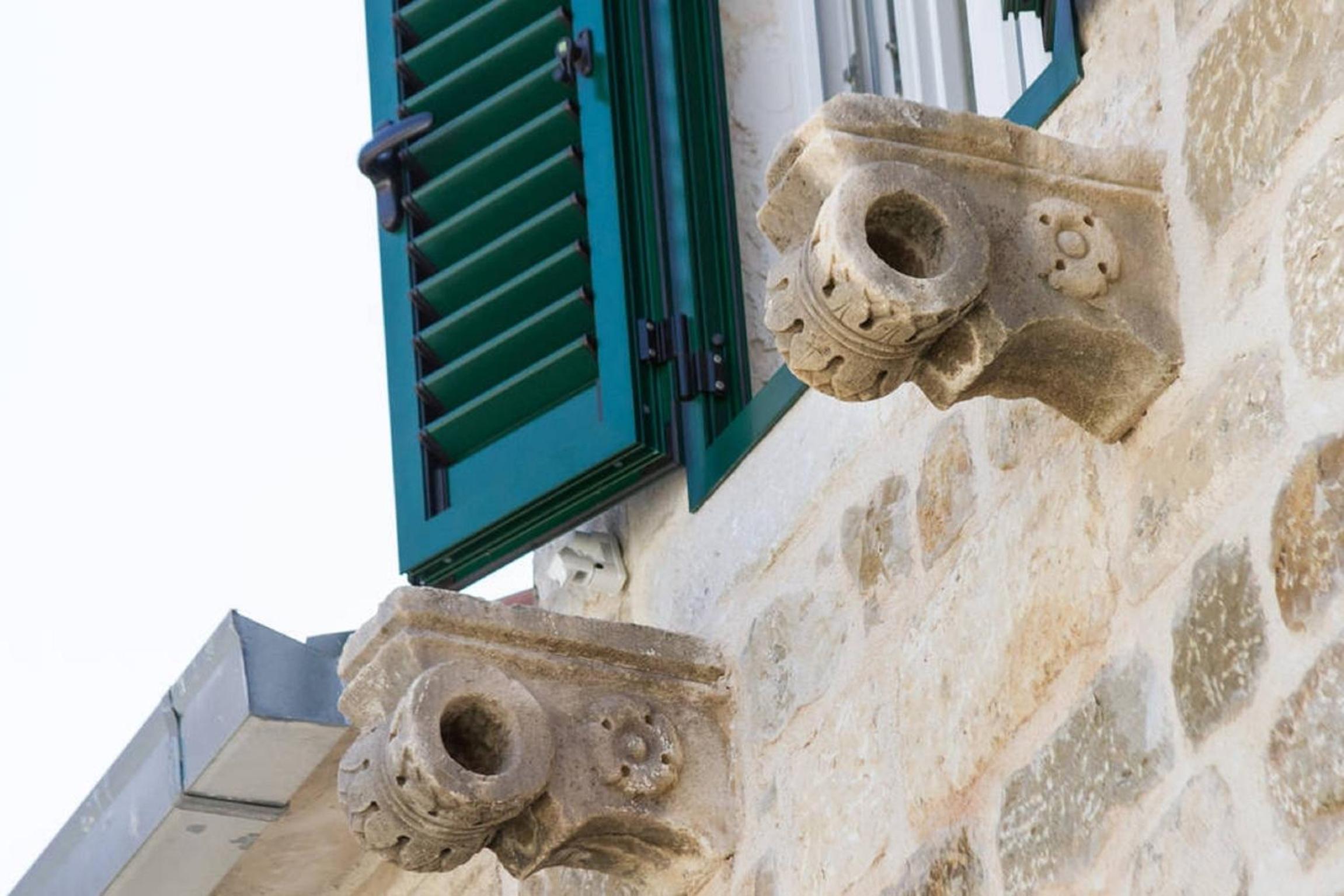 Hotel Peruzovic Rooms 1 - Image 1