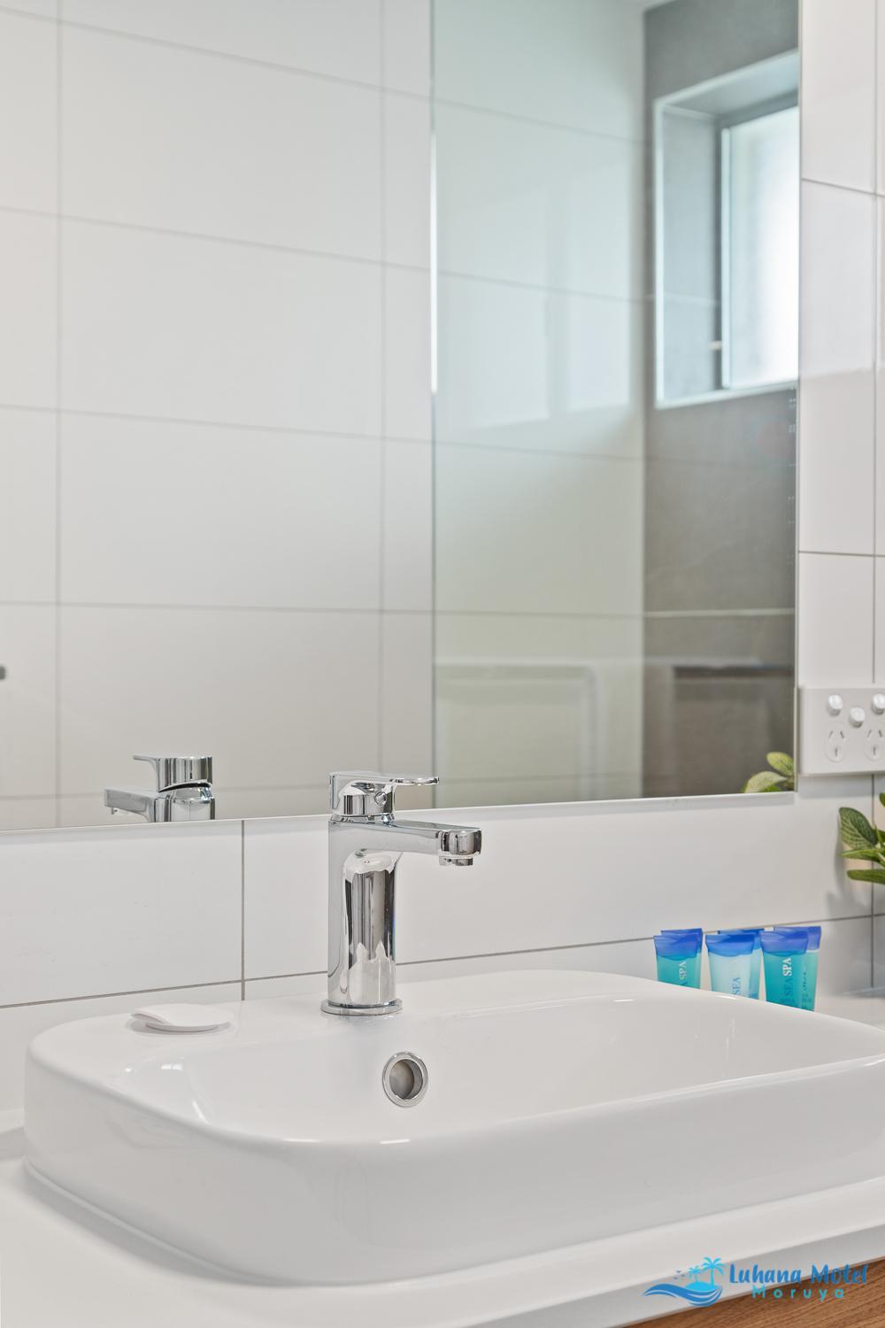 Hive Hotel, Moruya