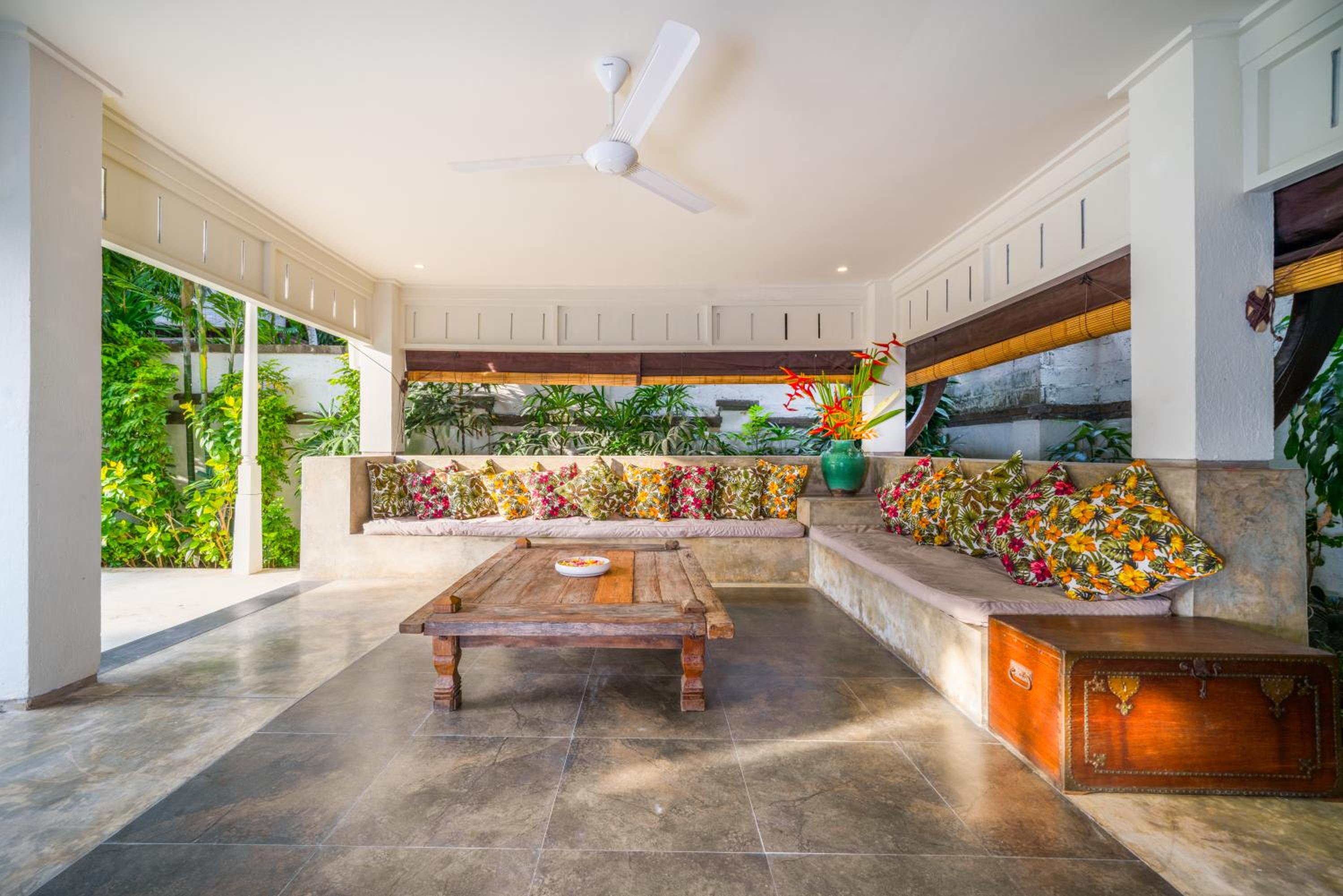 Luxury 3 Bed Villa with pool in great location with Beachfront Spa access