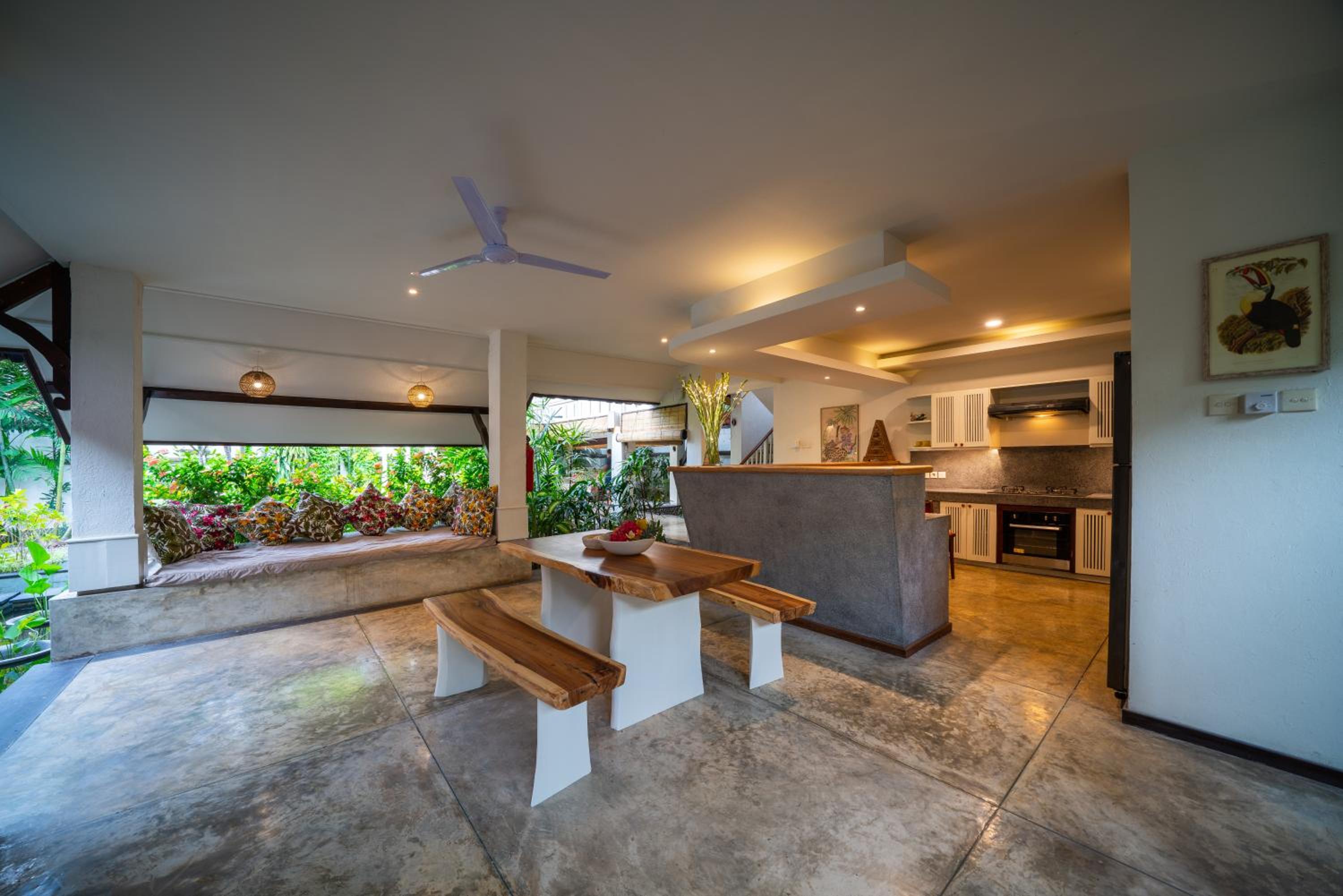 Luxury 3 Bed Villa with pool in great location with Beachfront Spa access