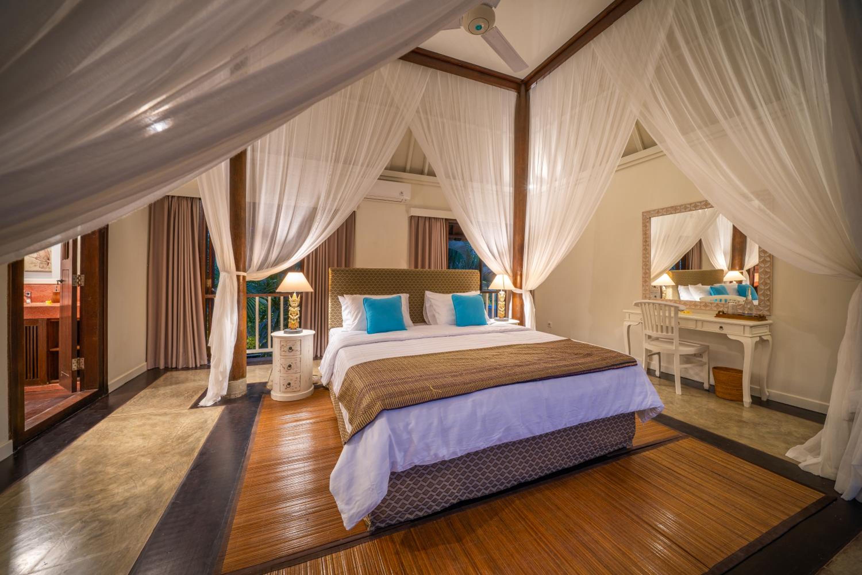 Luxury 3 Bed Villa with pool in great location with Beachfront Spa access