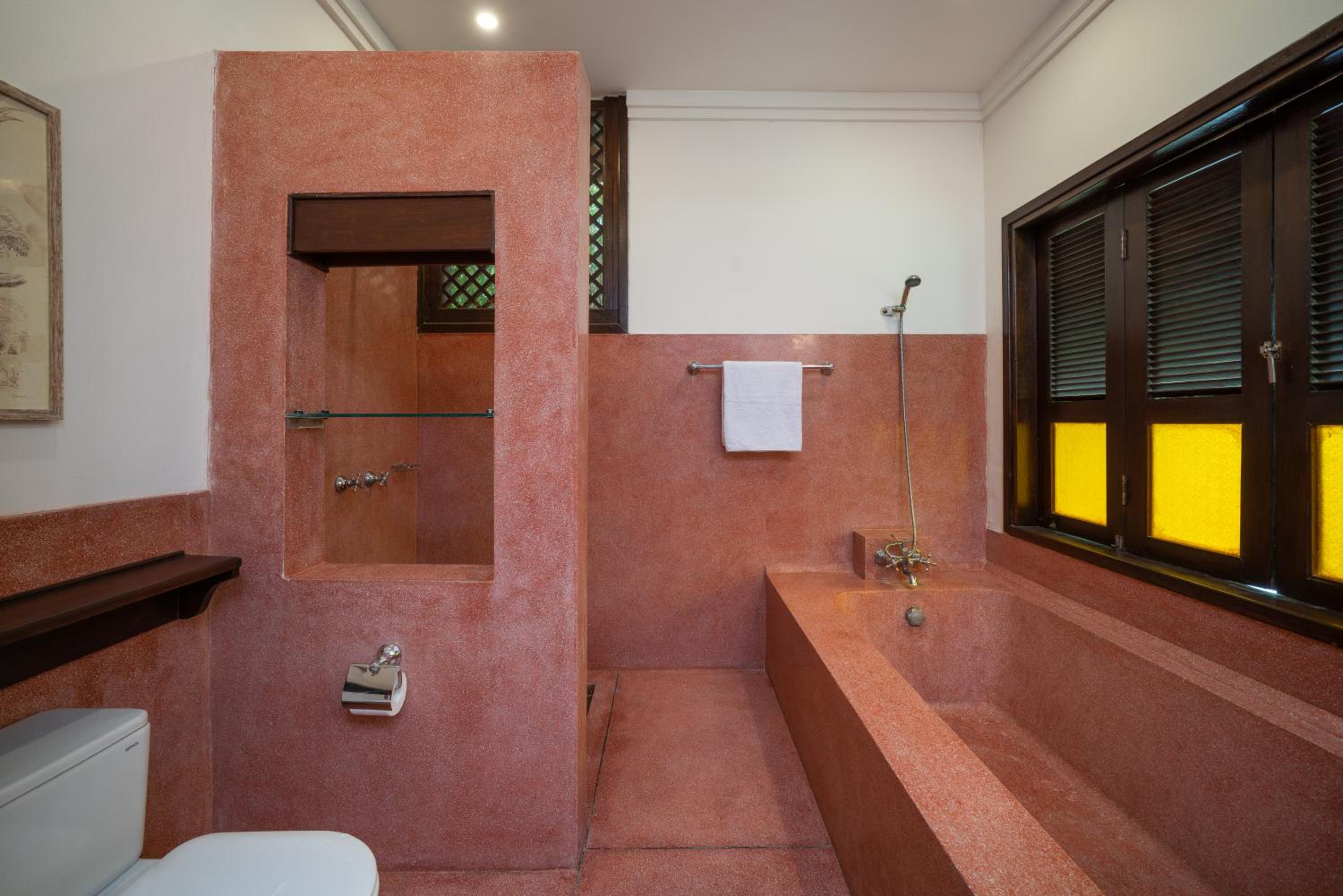 Luxury 3 Bed Villa with pool in great location with Beachfront Spa access