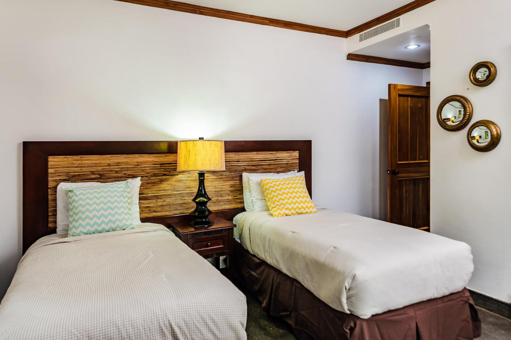 La Esquina (3 minutes from Beach, perfect for a family getaway)