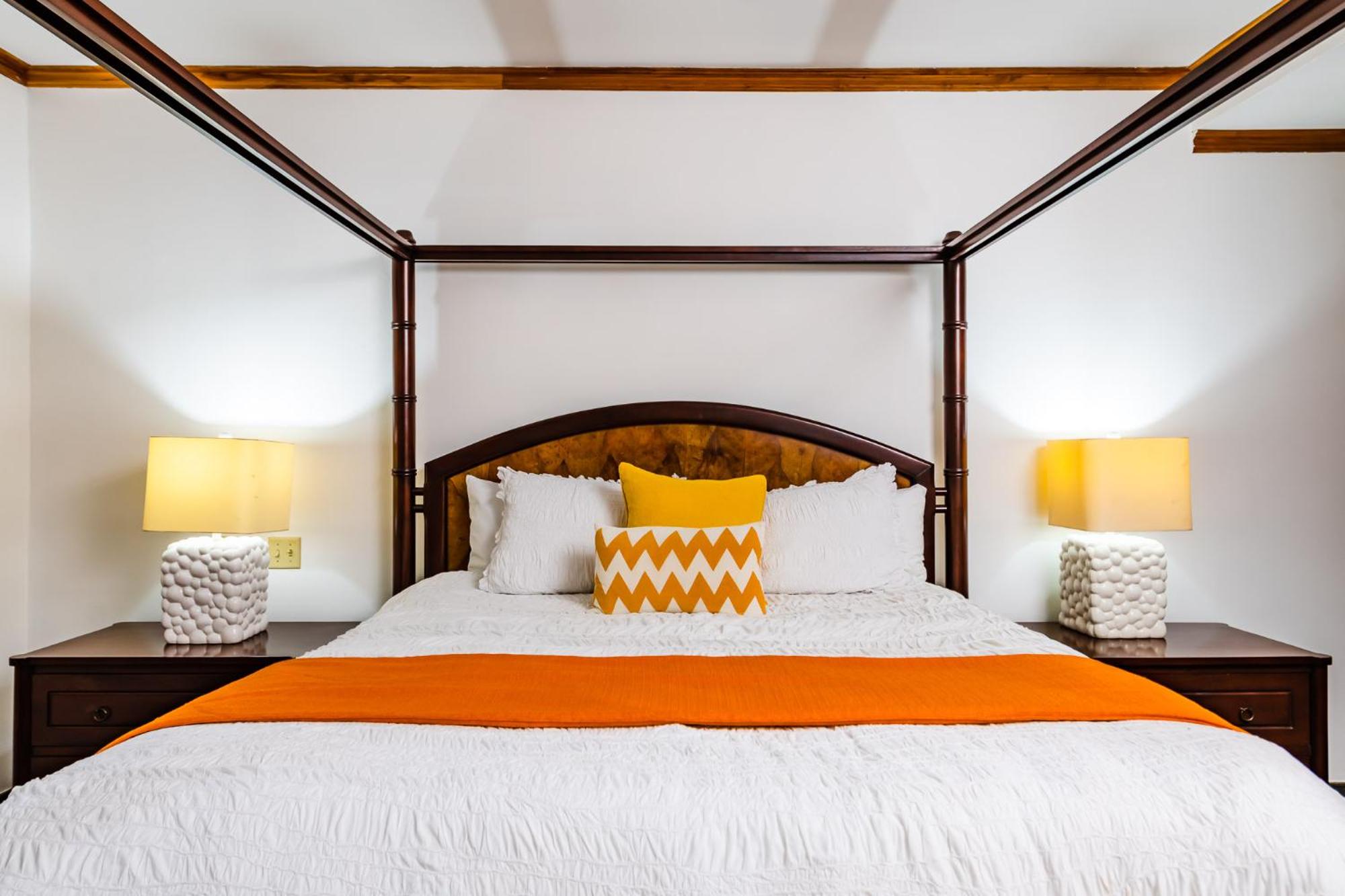 La Esquina (3 minutes from Beach, perfect for a family getaway)