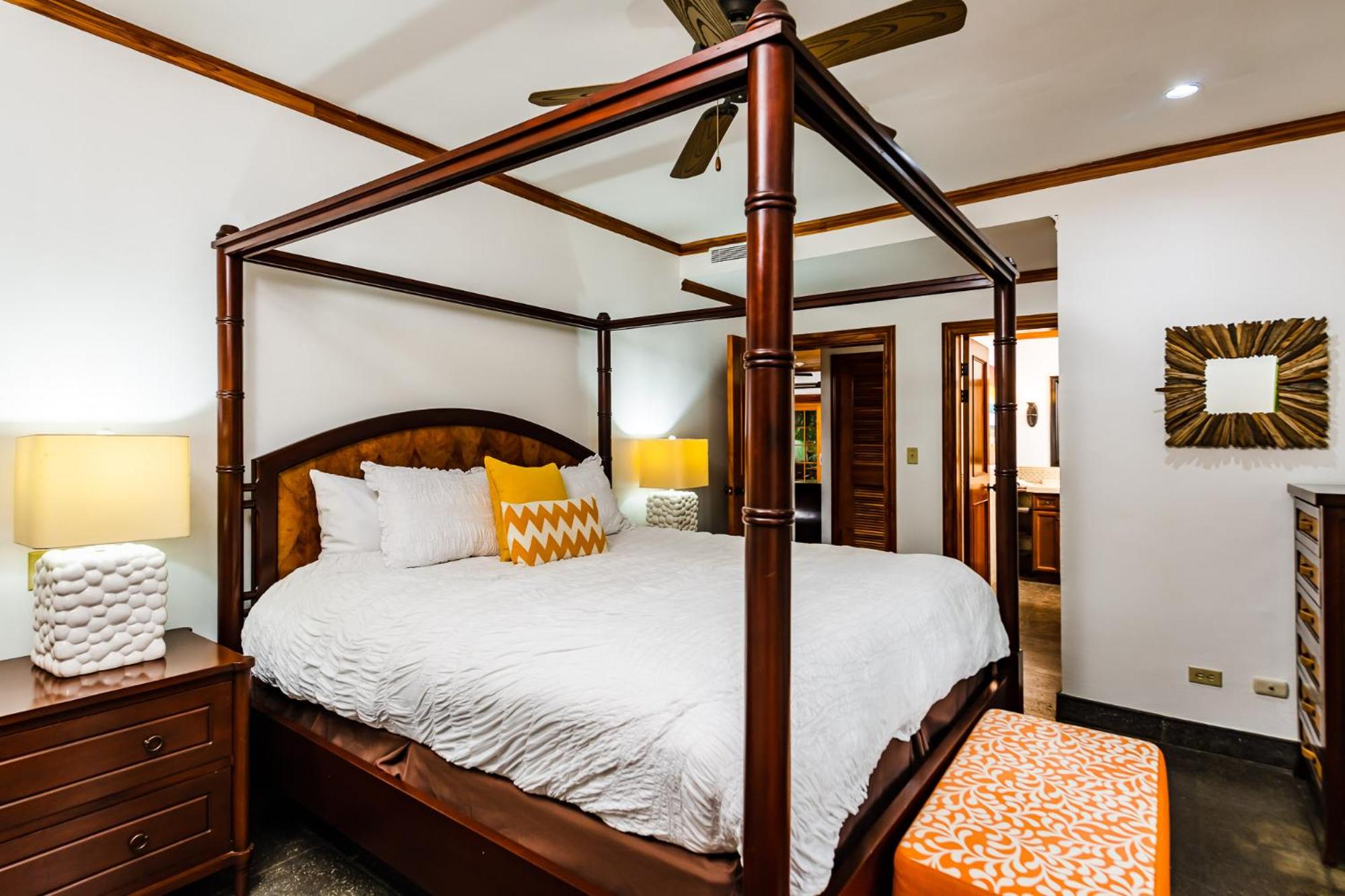 La Esquina (3 minutes from Beach, perfect for a family getaway)