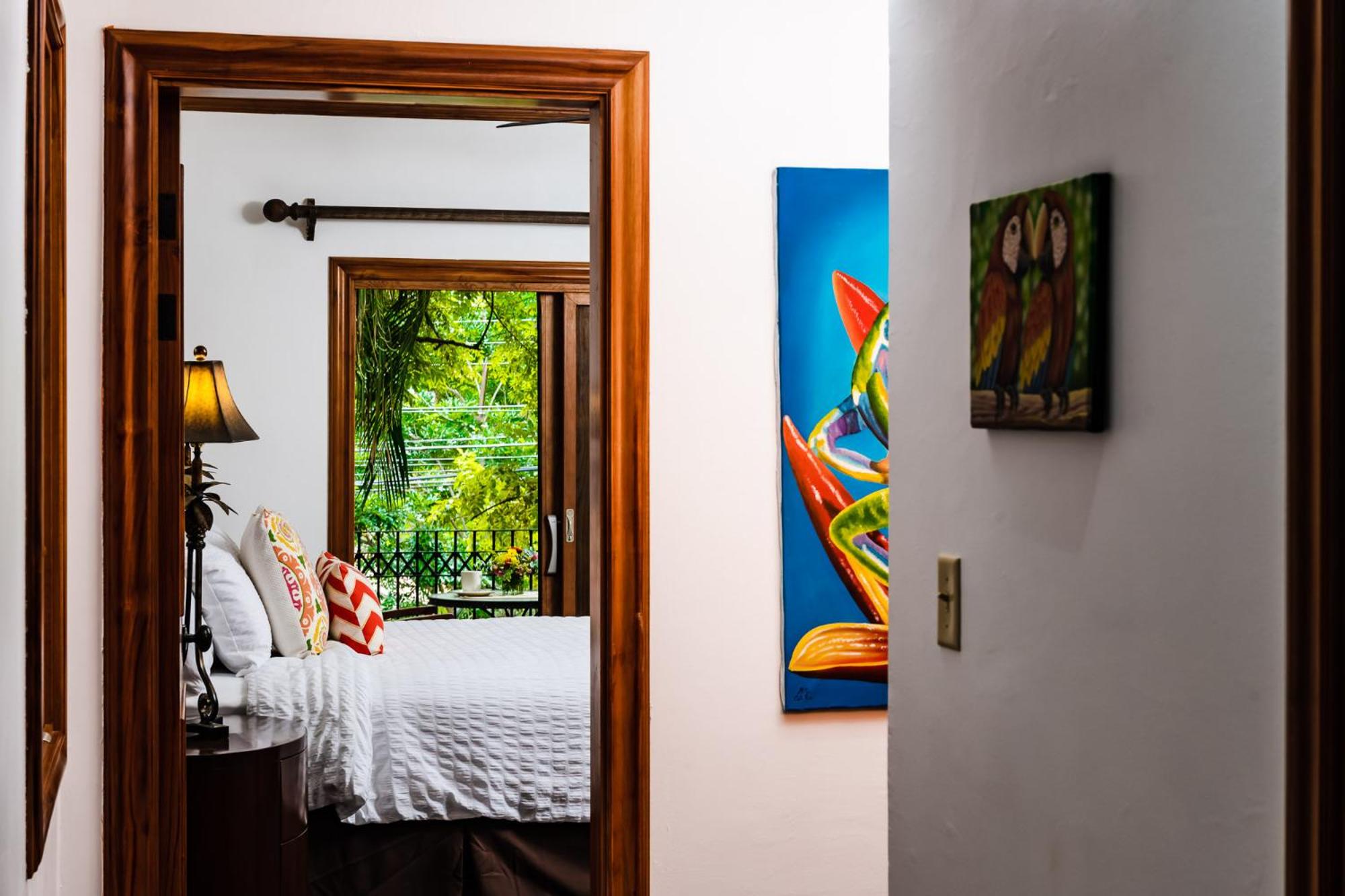 La Esquina (3 minutes from Beach, perfect for a family getaway)