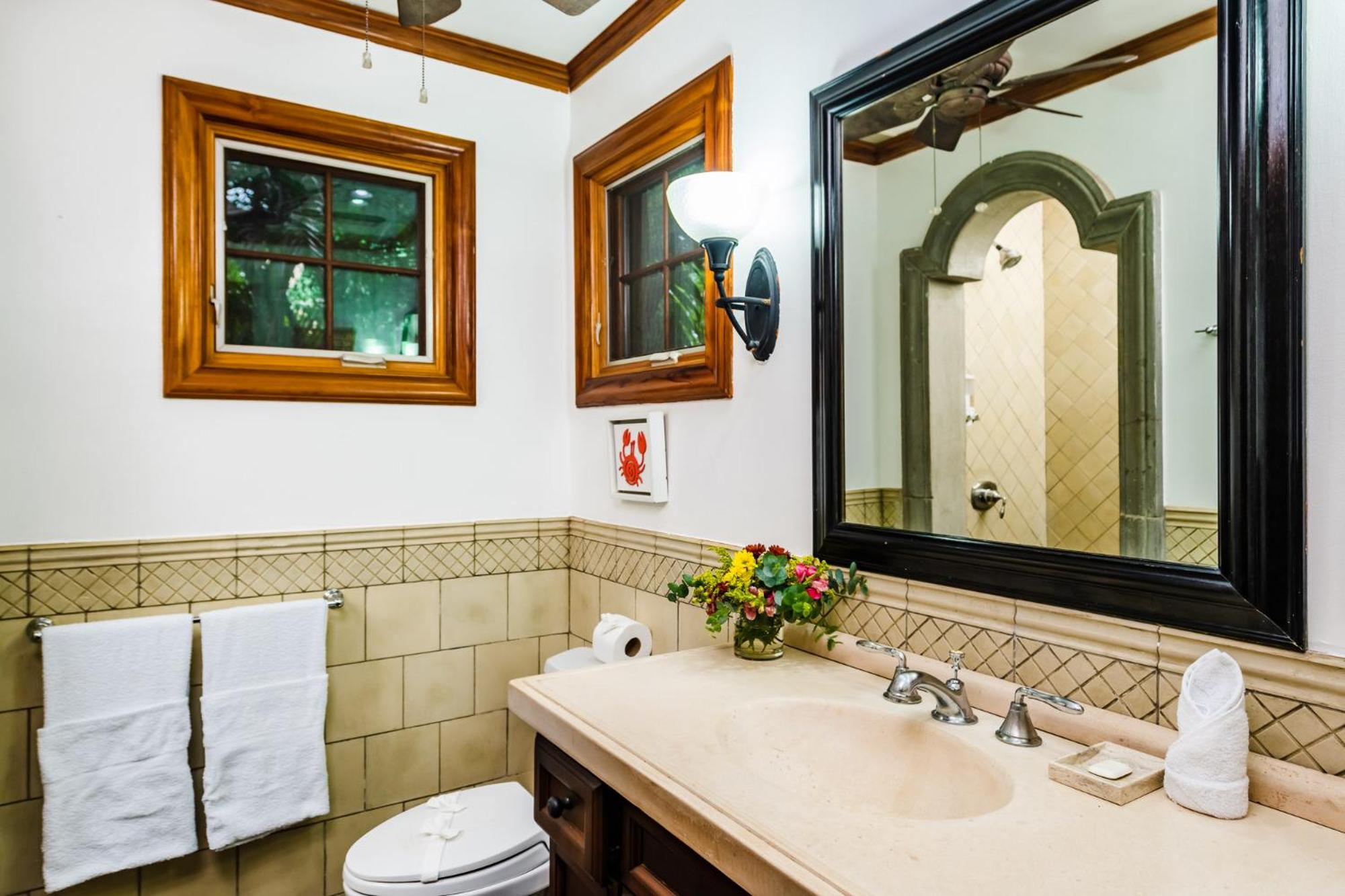 La Esquina (3 minutes from Beach, perfect for a family getaway)