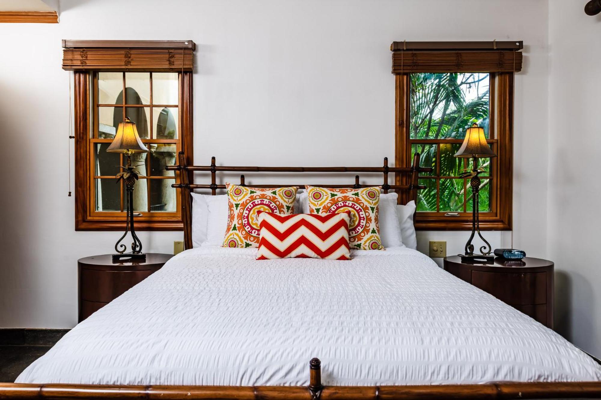 La Esquina (3 minutes from Beach, perfect for a family getaway)