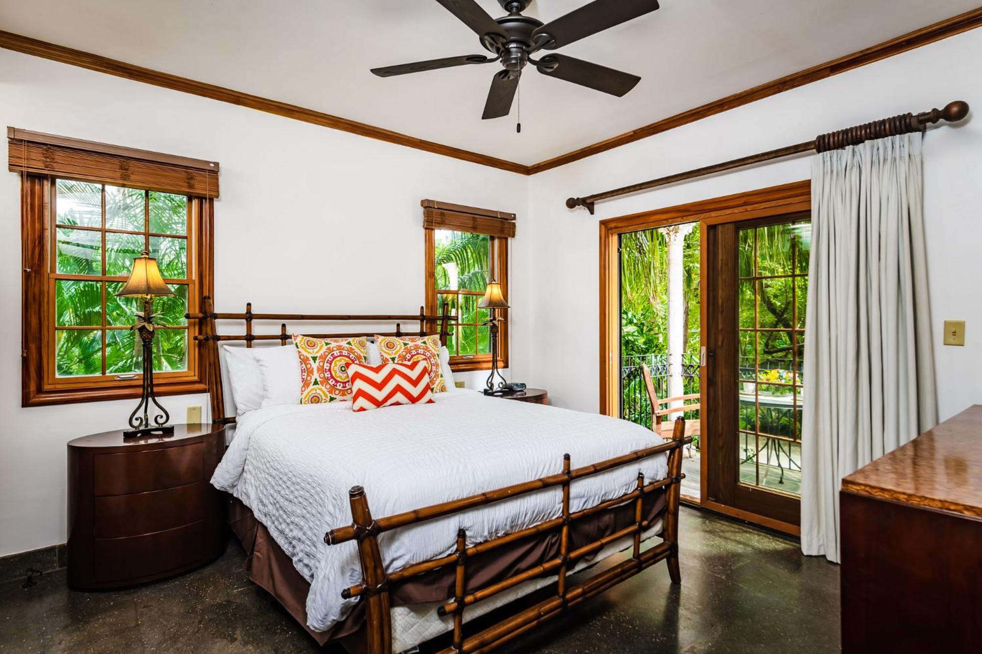 La Esquina (3 minutes from Beach, perfect for a family getaway)