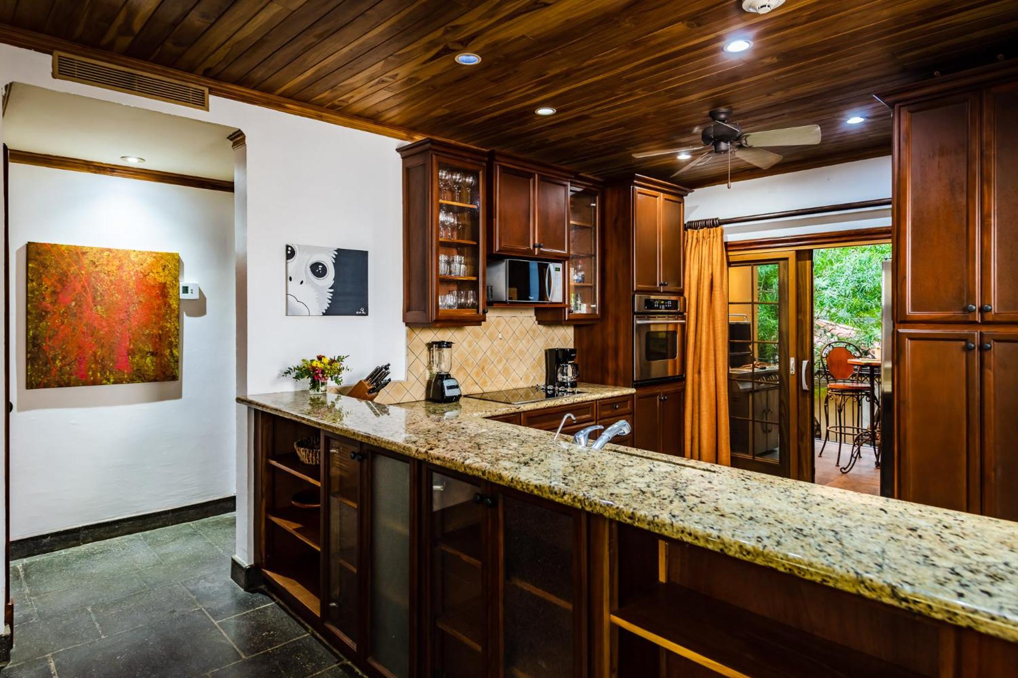 La Esquina (3 minutes from Beach, perfect for a family getaway)