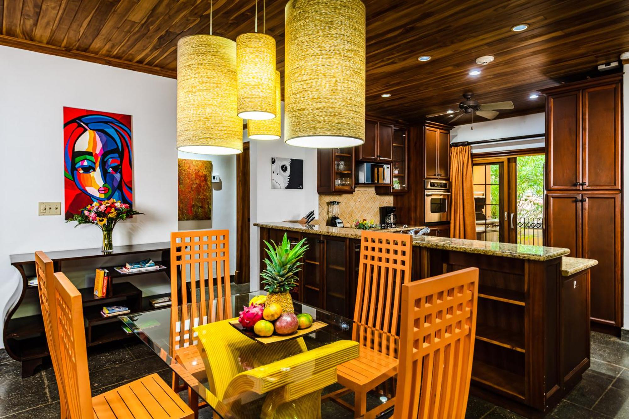 La Esquina (3 minutes from Beach, perfect for a family getaway)