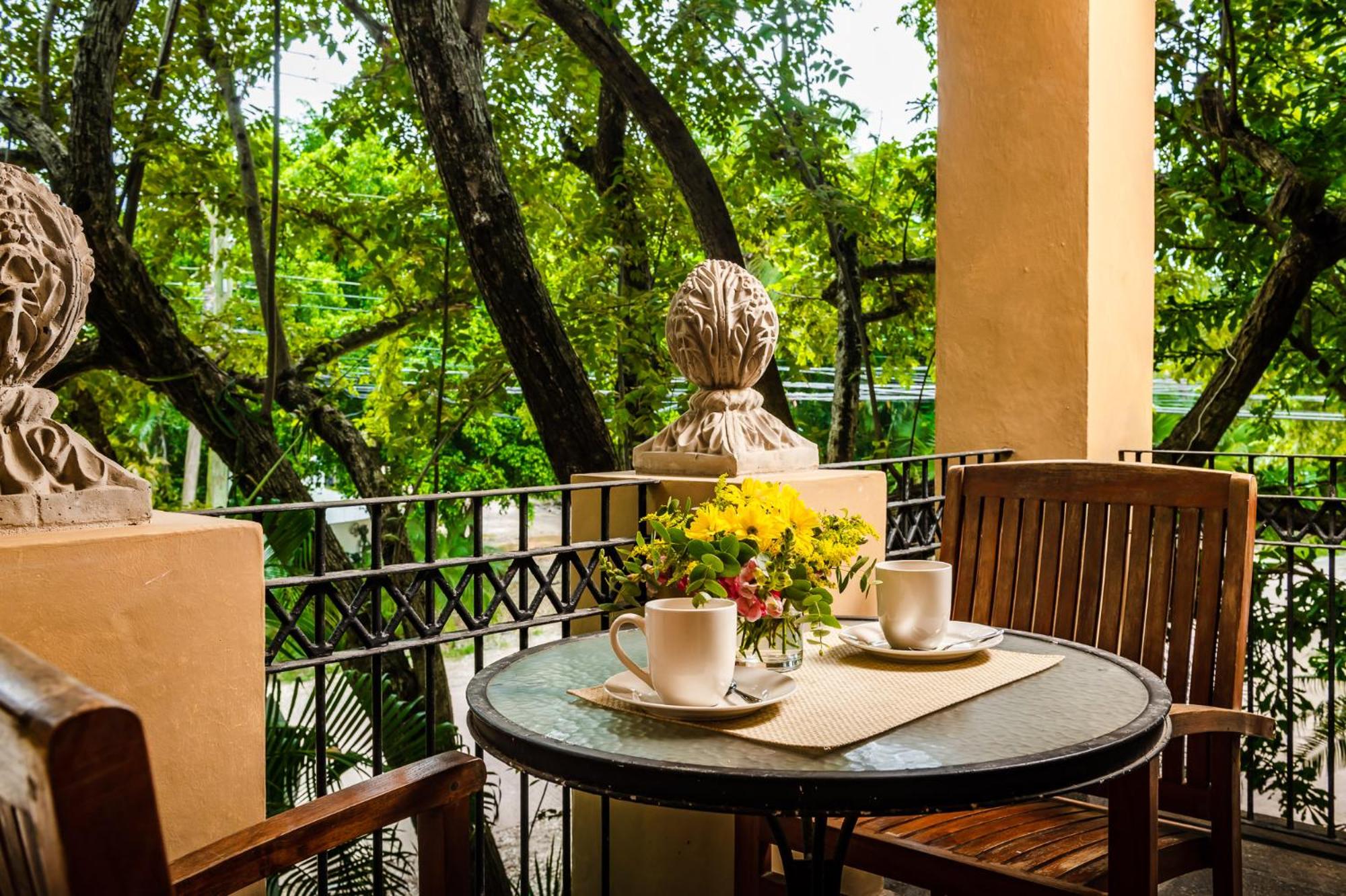 La Esquina (3 minutes from Beach, perfect for a family getaway)