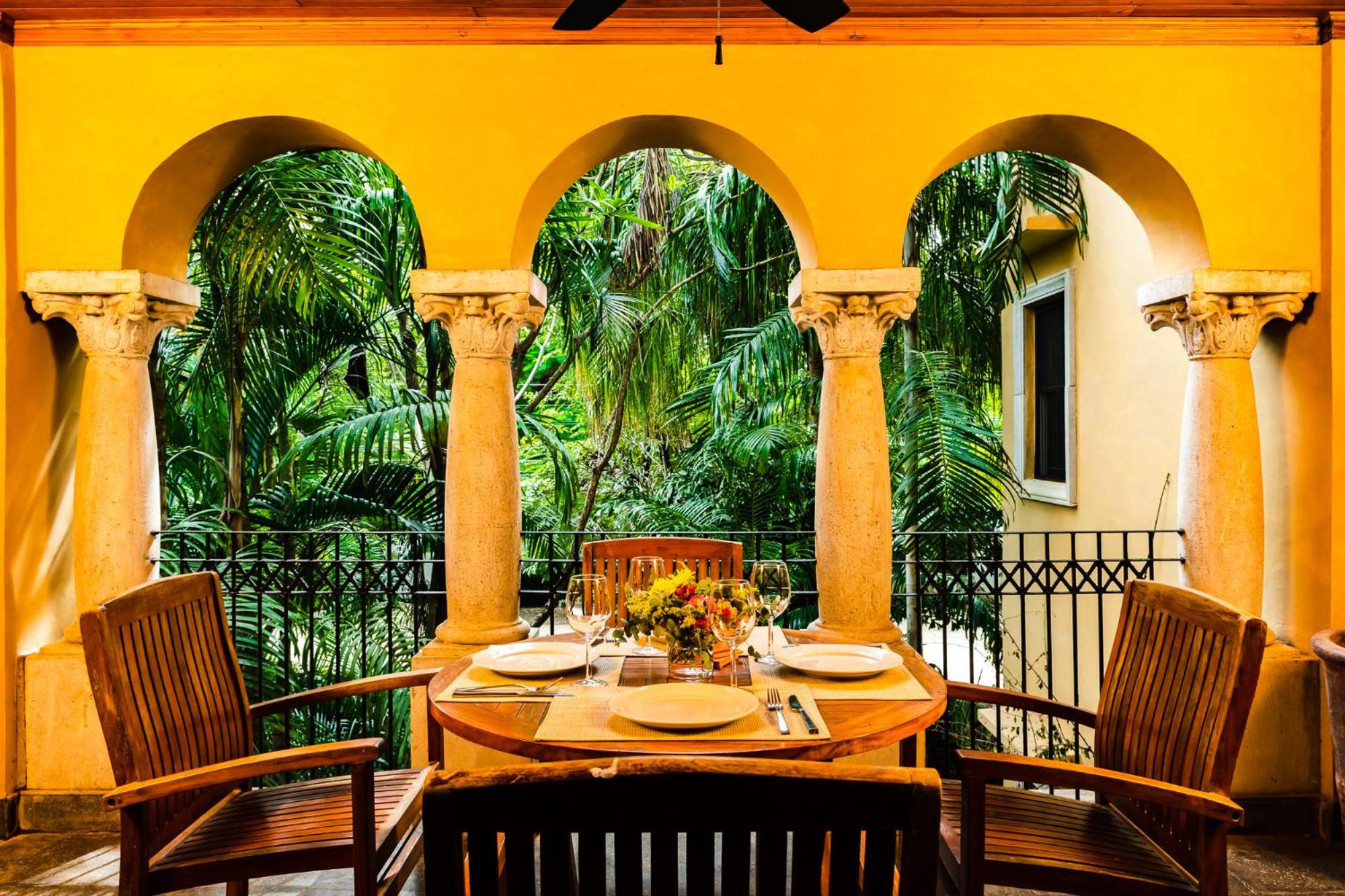 La Esquina (3 minutes from Beach, perfect for a family getaway)