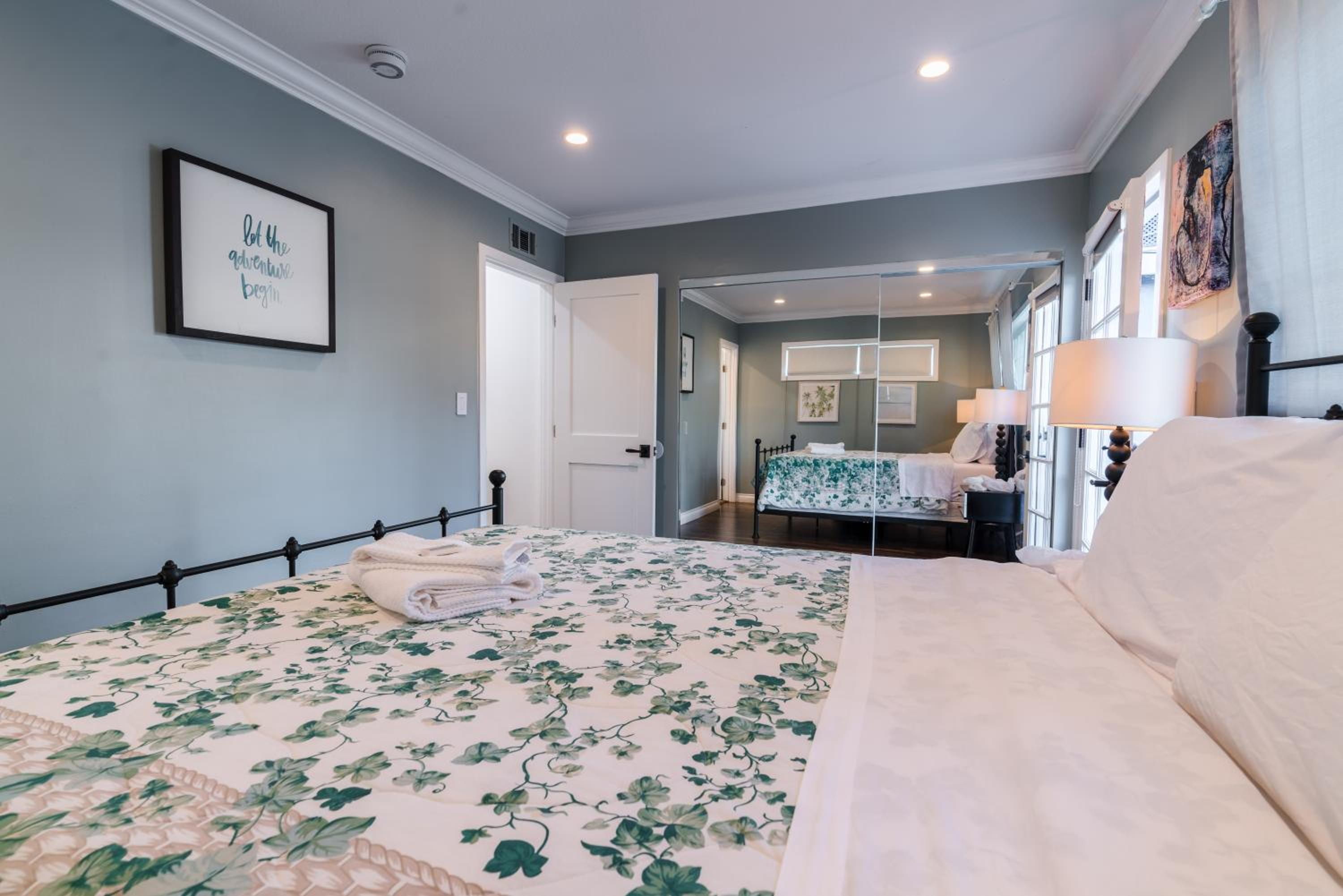 Le Bleu House - Newly Designed 3BR HOUSE & POOL by Topanga