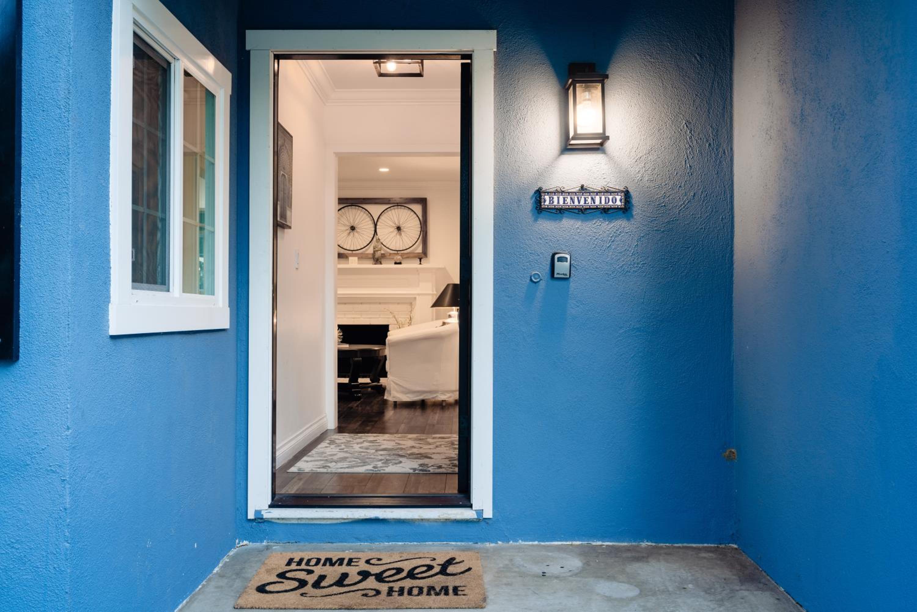Le Bleu House - Newly Designed 3BR HOUSE & POOL by Topanga