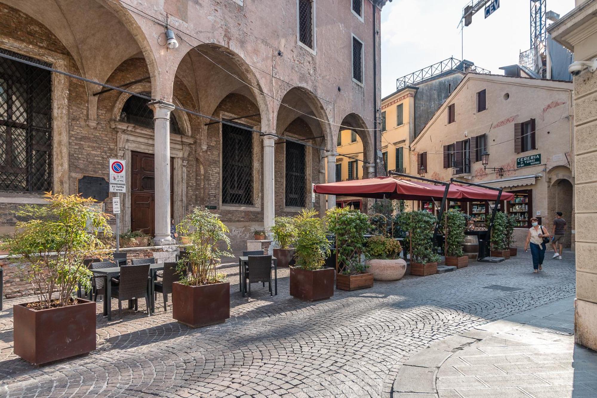 Grey House in the heart of @Treviso view 4