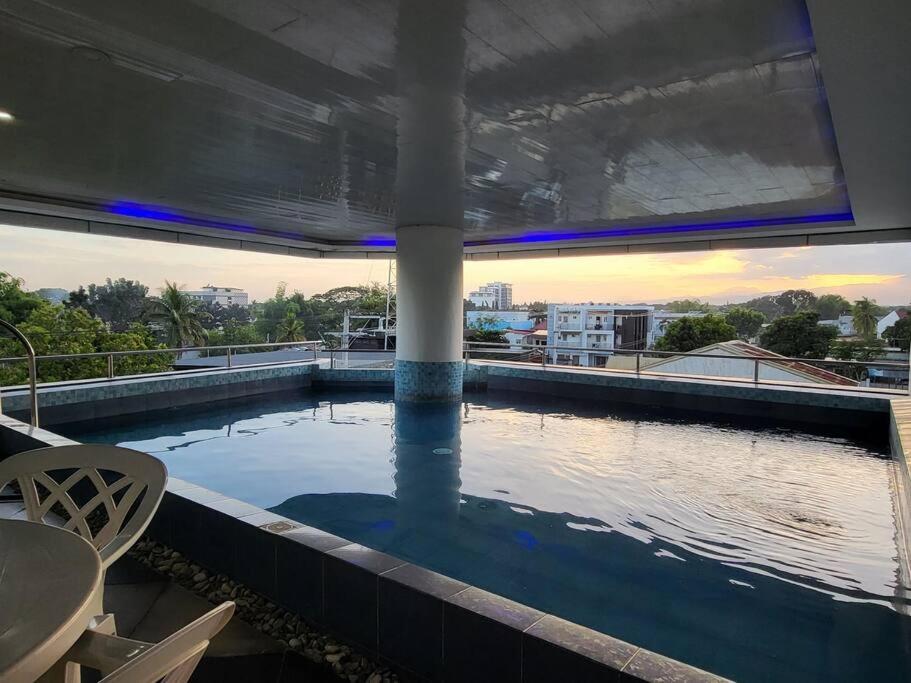 Sheryll Spaces - Kandi Tower 3 Spacious 2 bedroom, Home comfort & hotel amenities