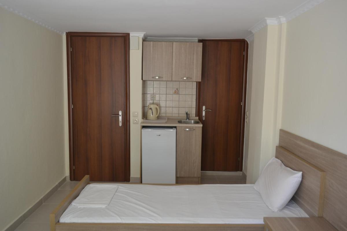 Photo 12