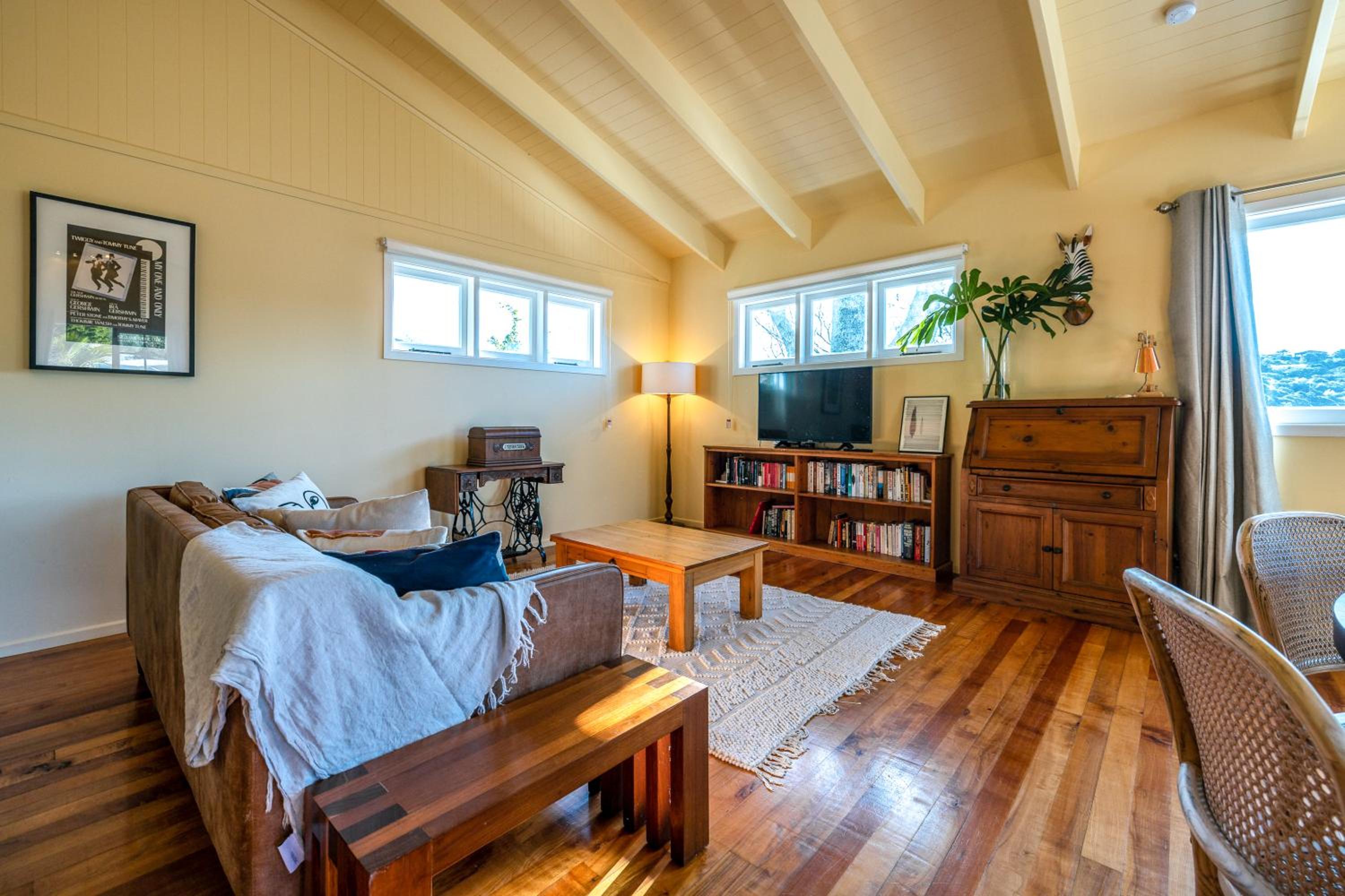Okahu House - Surfdale Holiday Home view 3