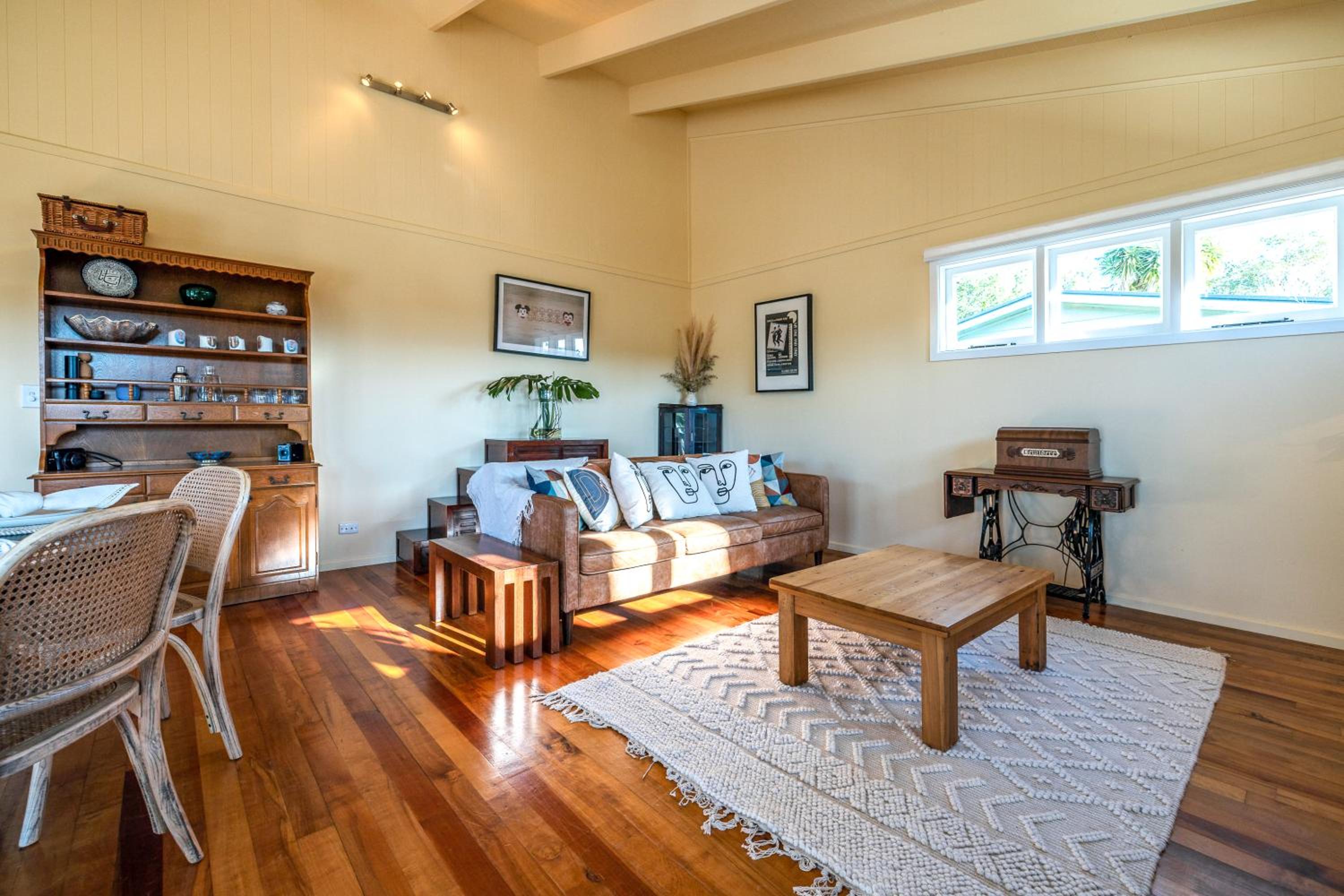 Okahu House - Surfdale Holiday Home view 2