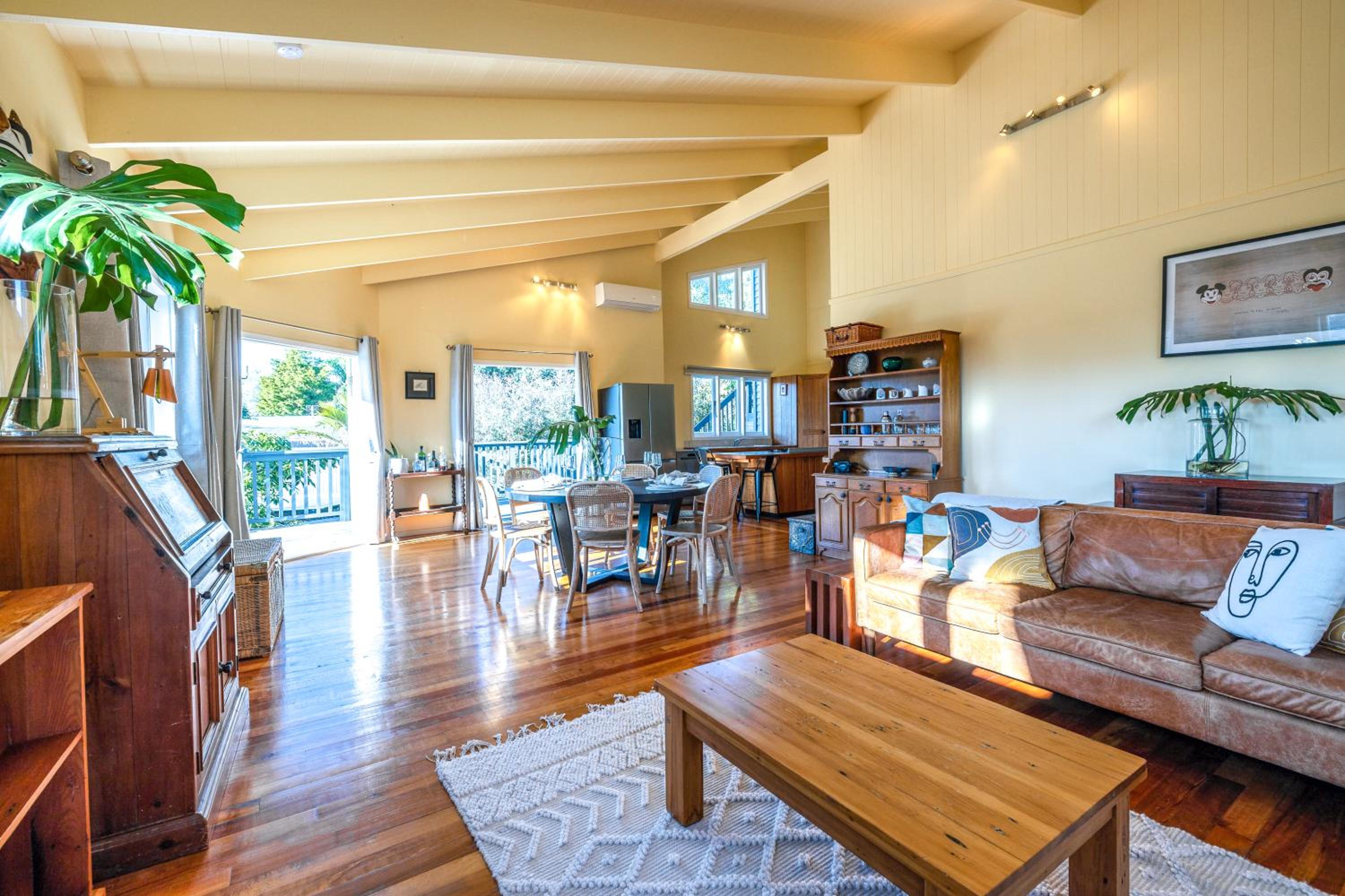 Okahu House - Surfdale Holiday Home view 4
