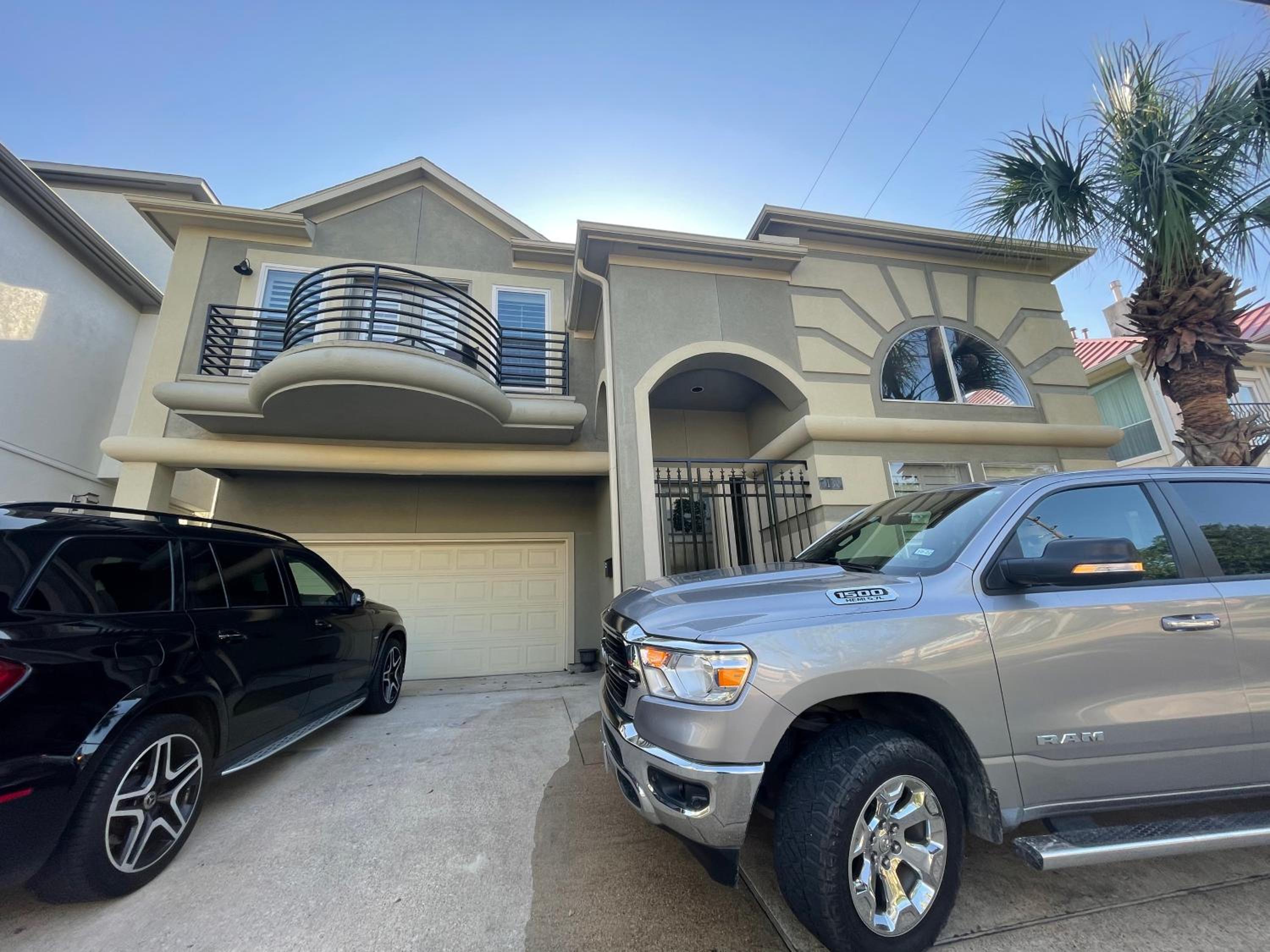 WANDERLUST villa near GALLERIA MALL