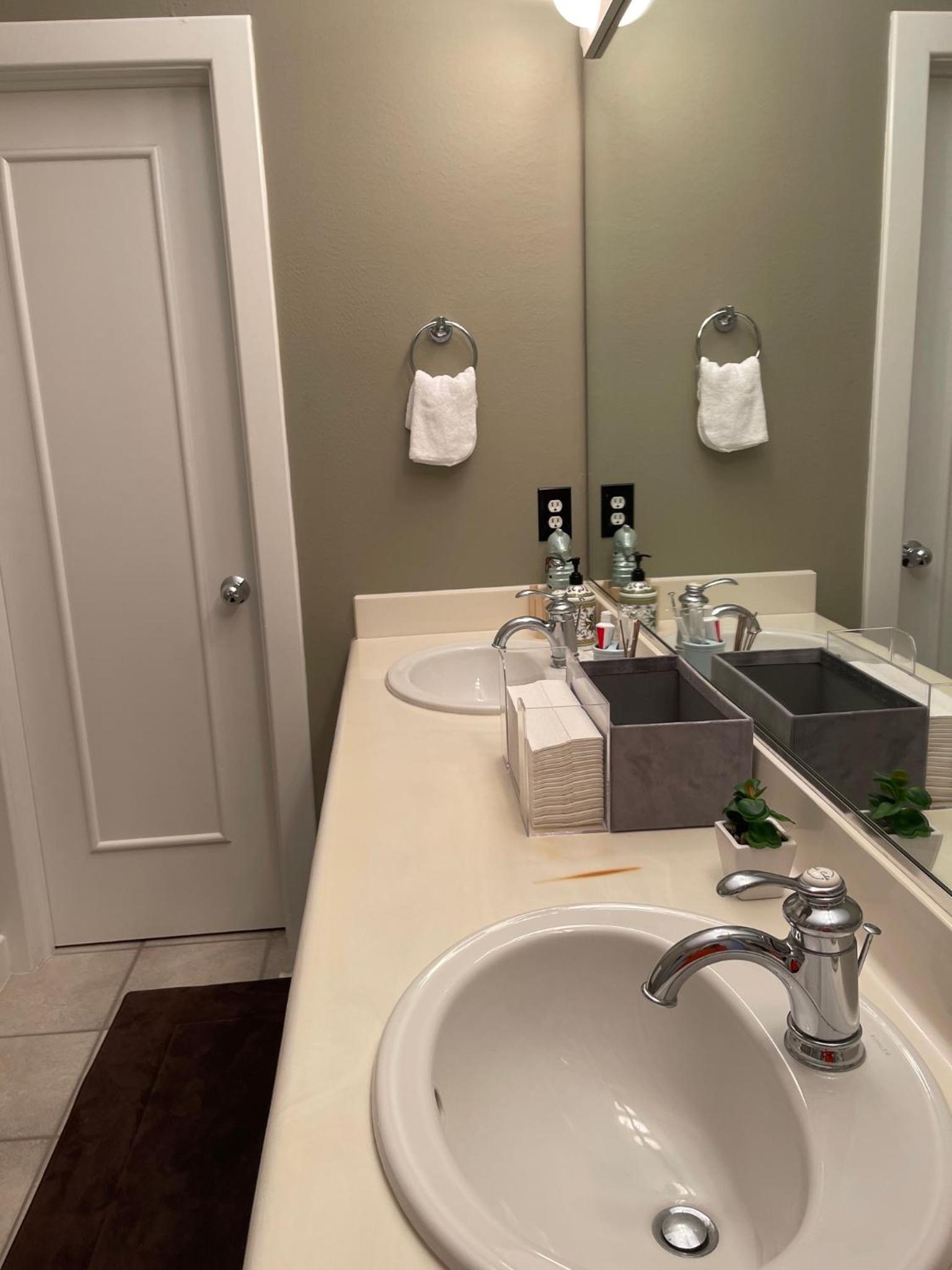 WANDERLUST villa near GALLERIA MALL