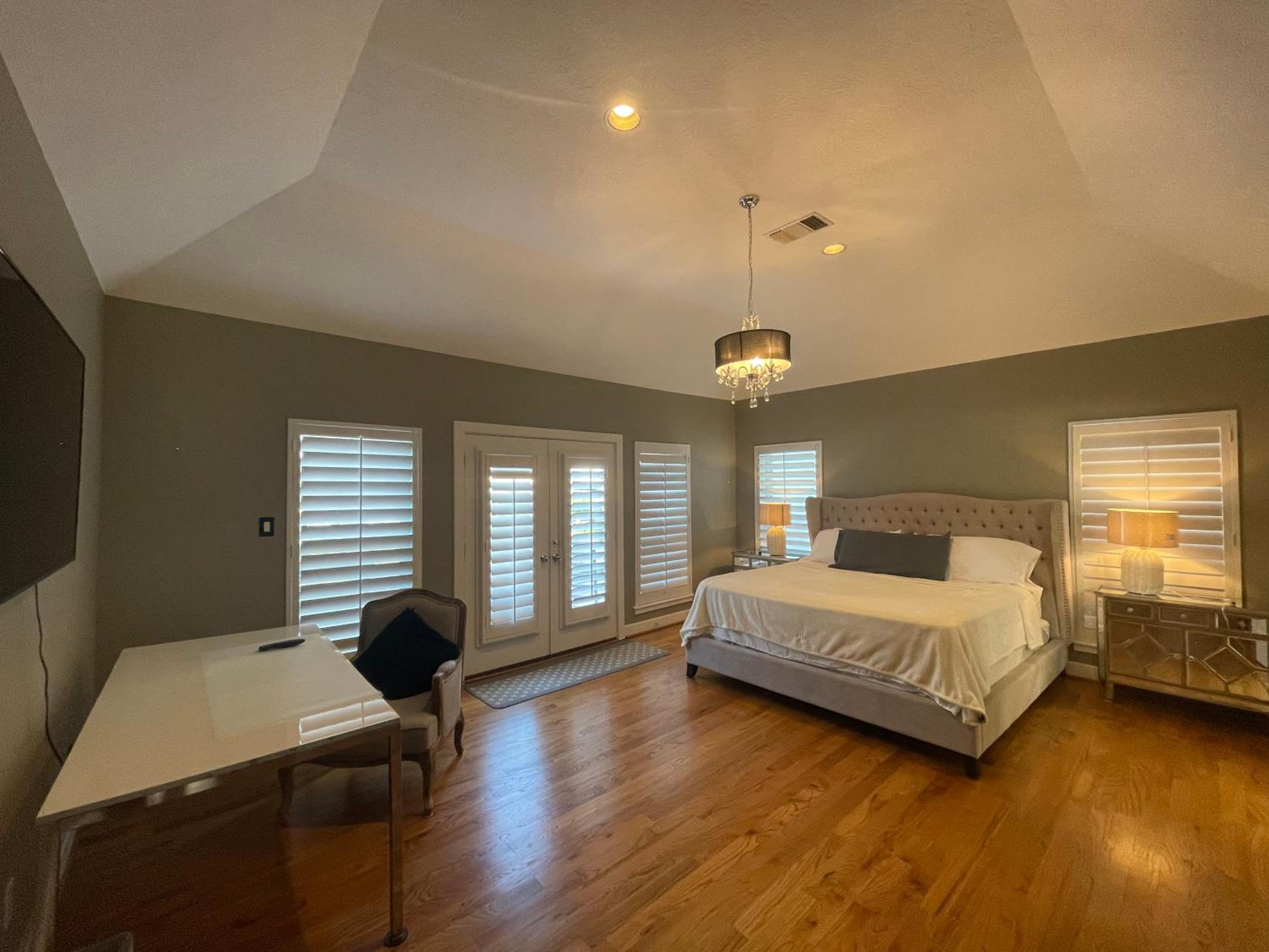 WANDERLUST villa near GALLERIA MALL