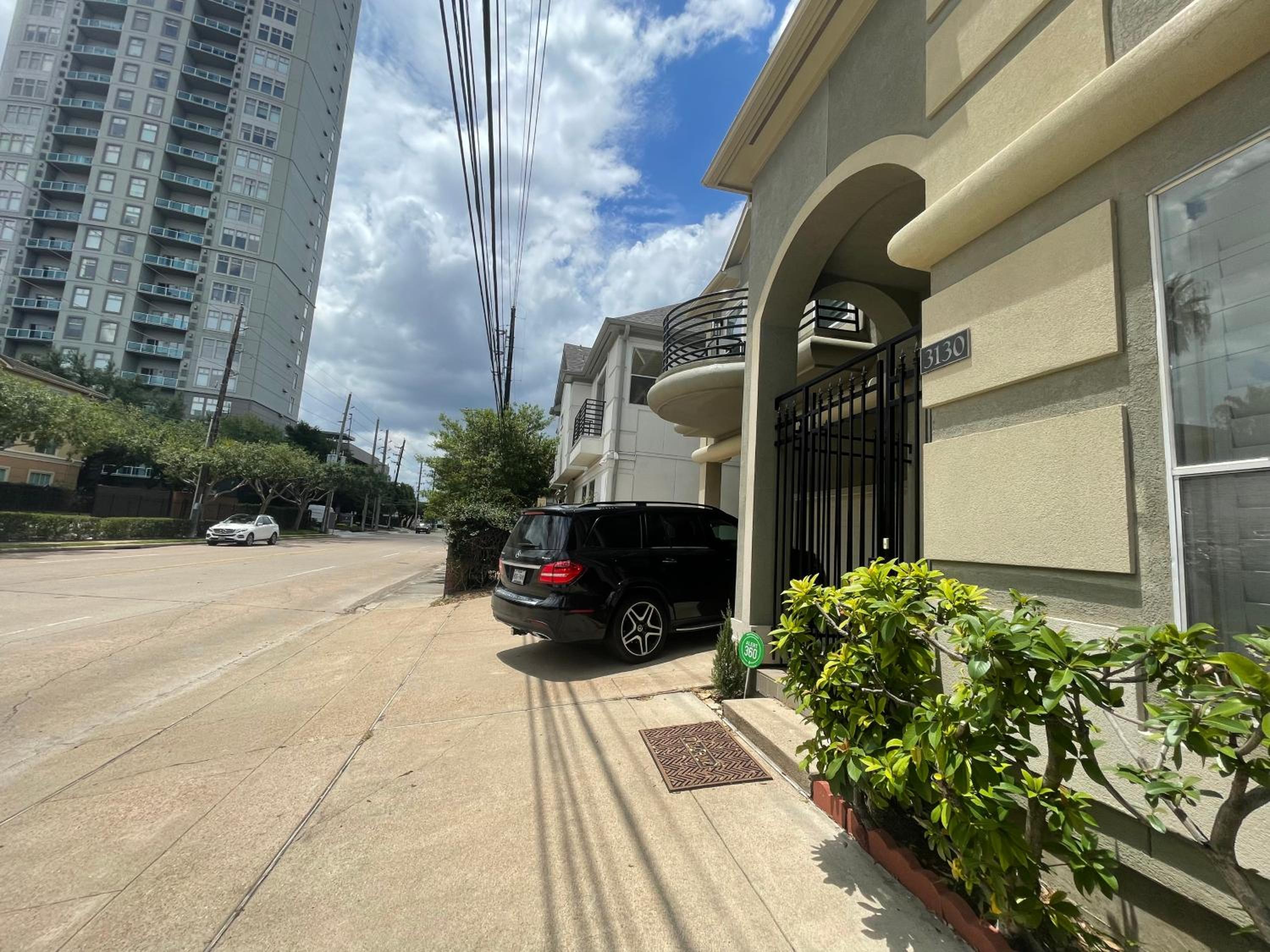 WANDERLUST villa near GALLERIA MALL