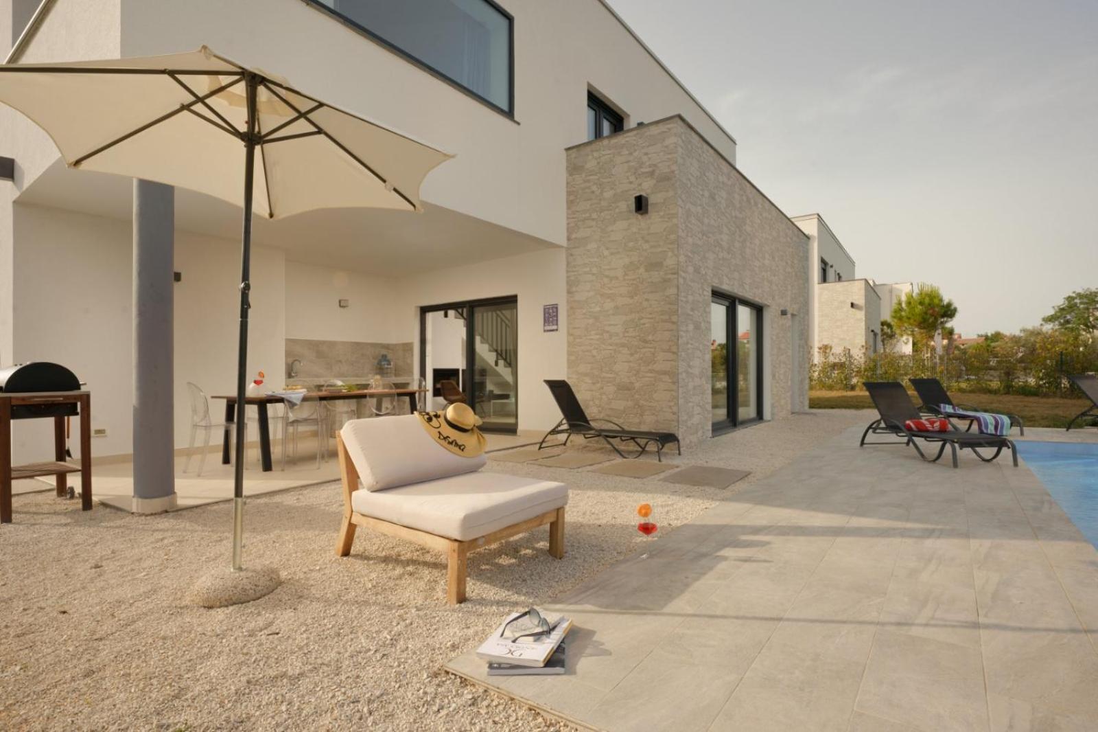 Hotel Sea View Villa Cala Sonriso - Image 1