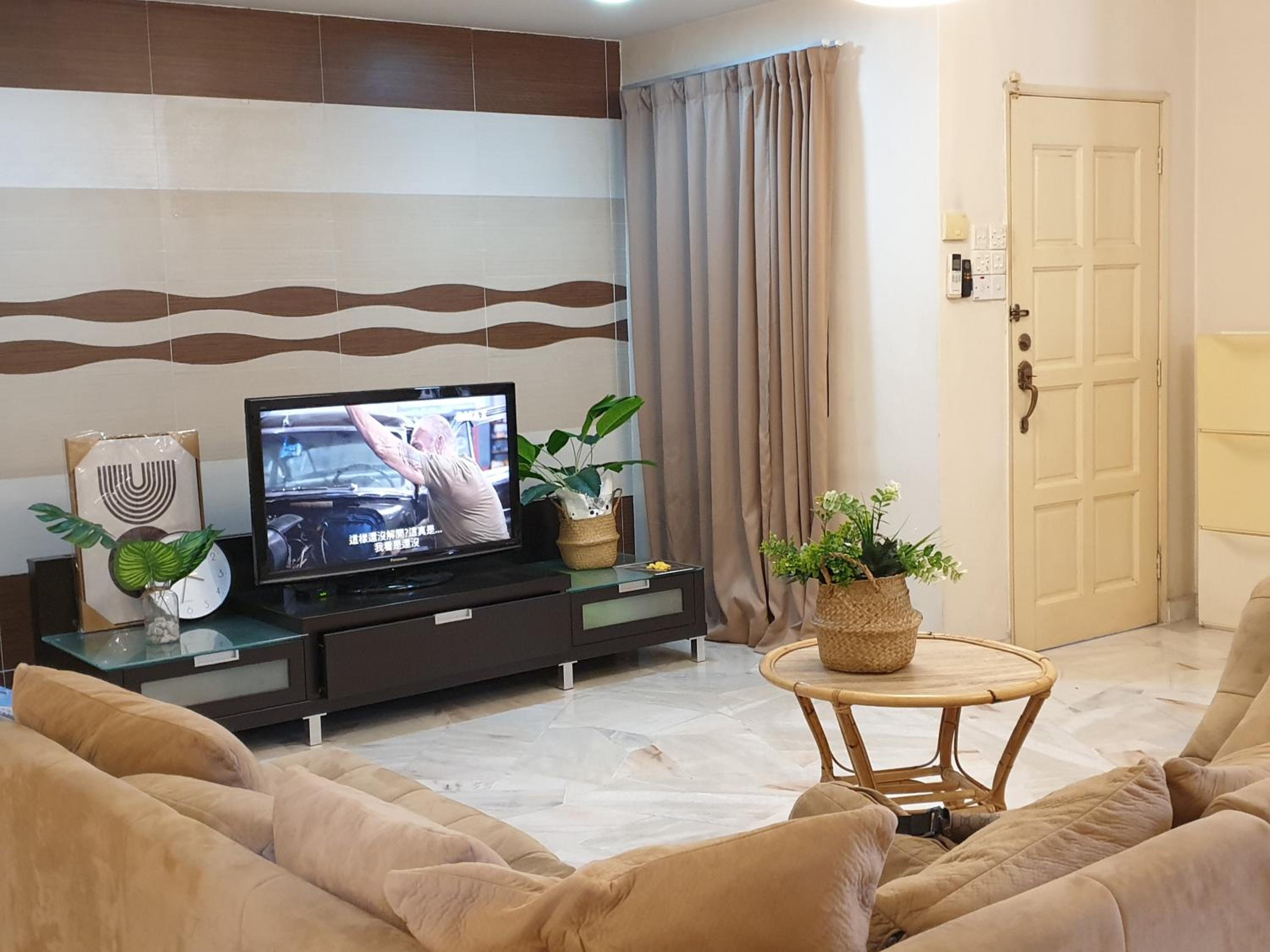 Airport Garden Stay #corner hoise 5 rooms #free wifi #parking #tv chanel view 4