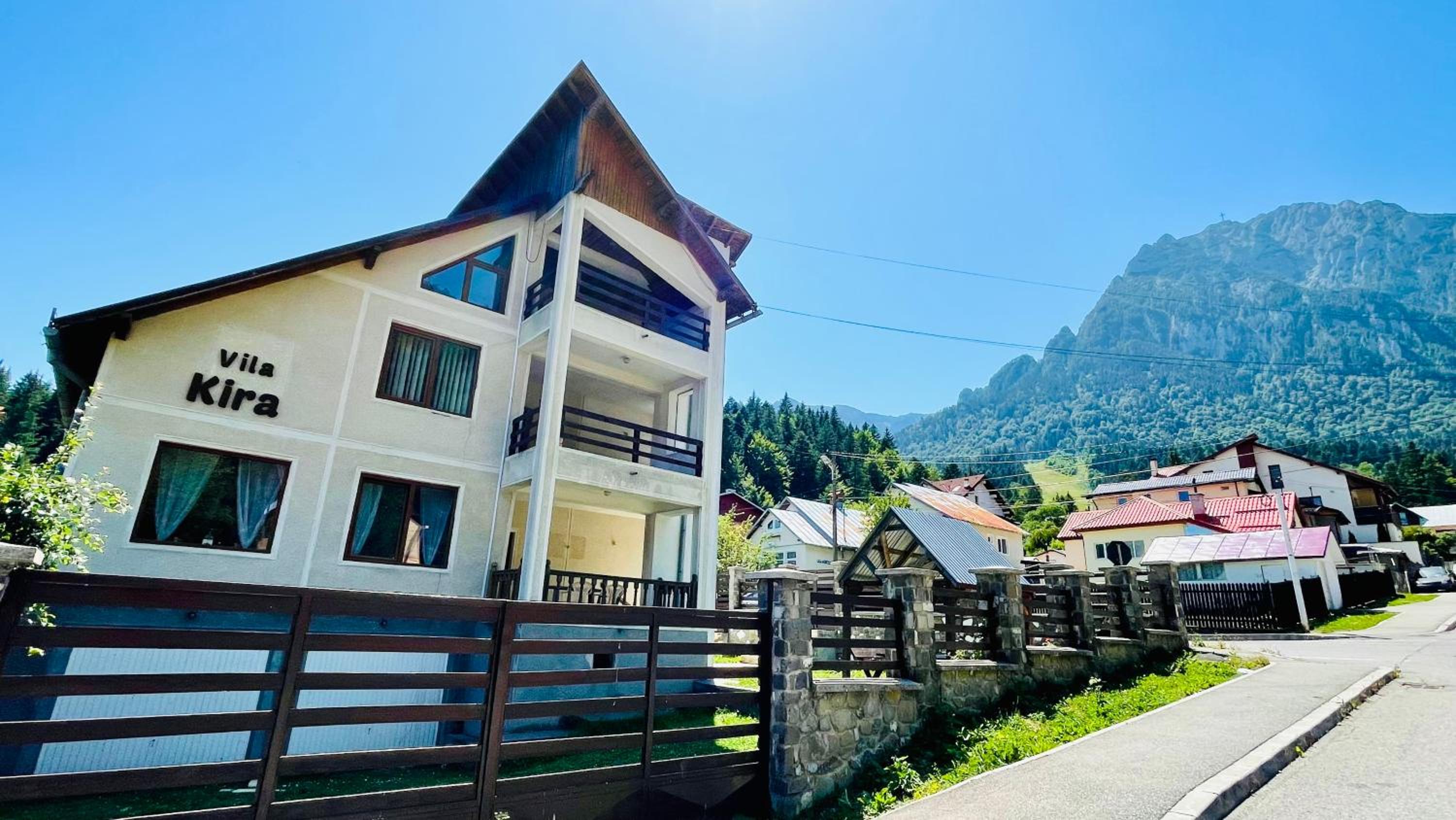 Vila Kira Buşteni view 2