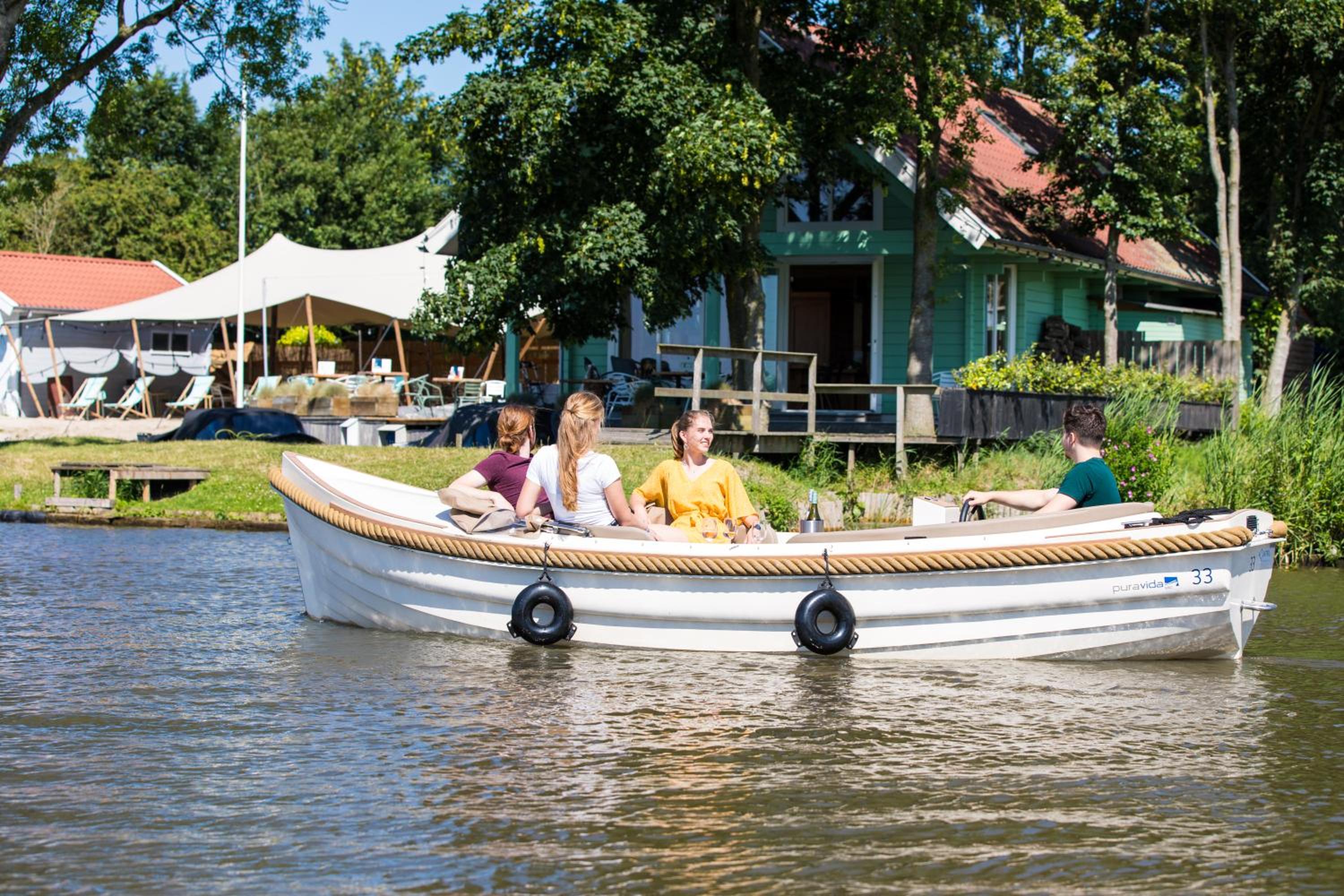 Pod aan het water view 2